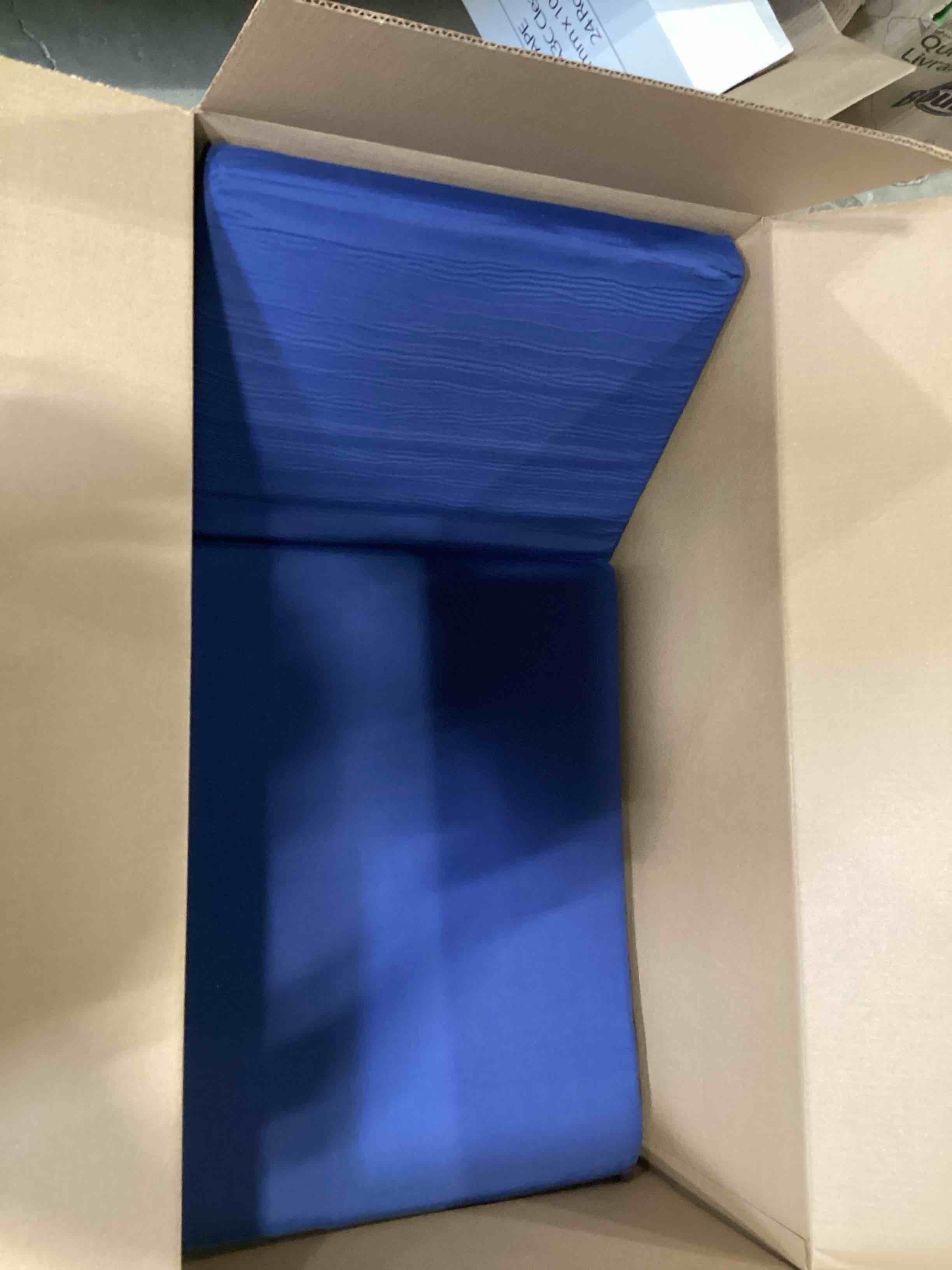 https://s3.amazonaws.com/lotting-images-prod/bidfta/RED6474132_1723744277369.jpeg