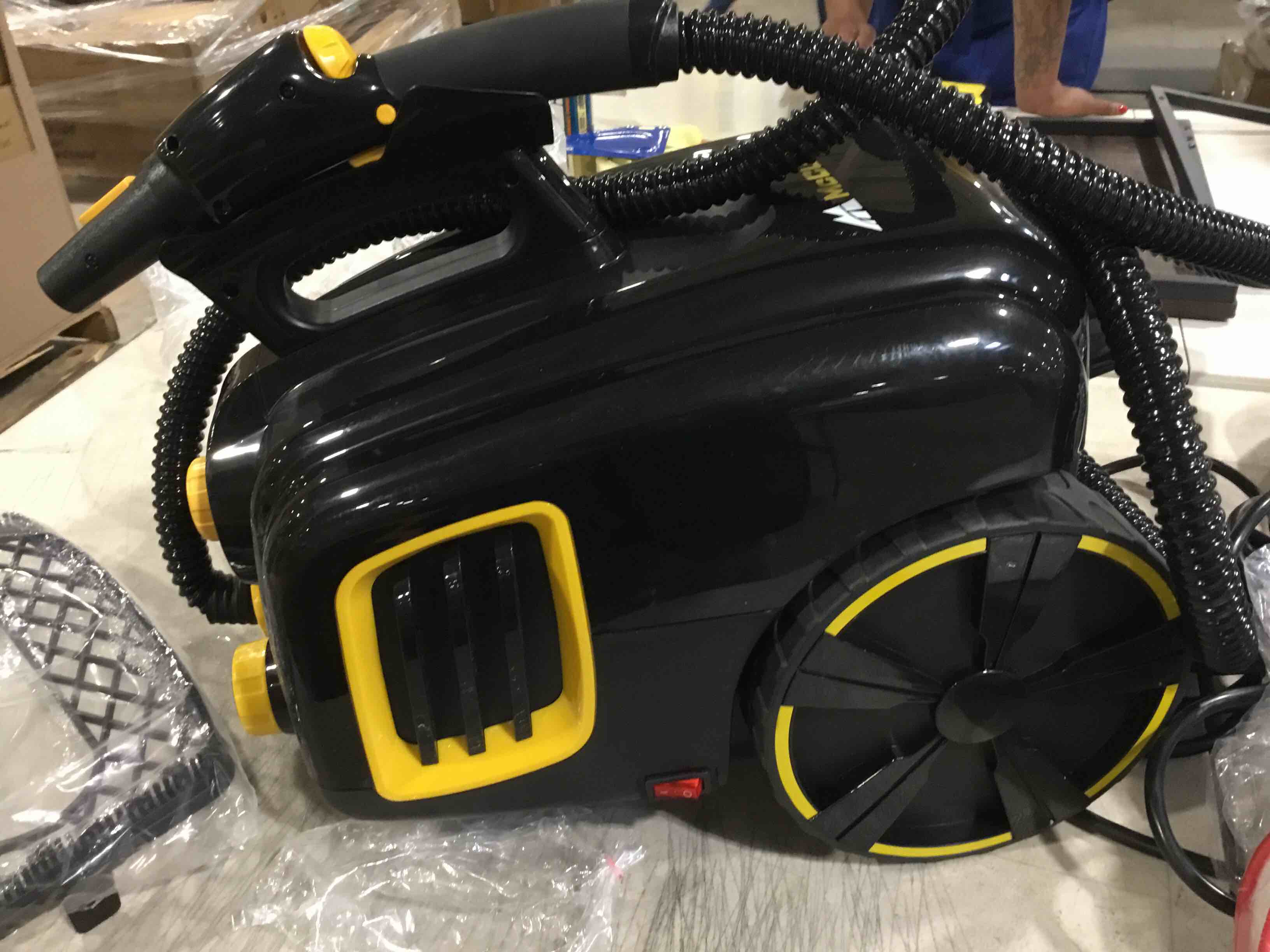 https://s3.amazonaws.com/lotting-images-prod/bidfta/RED6474872_1719922705327.jpeg