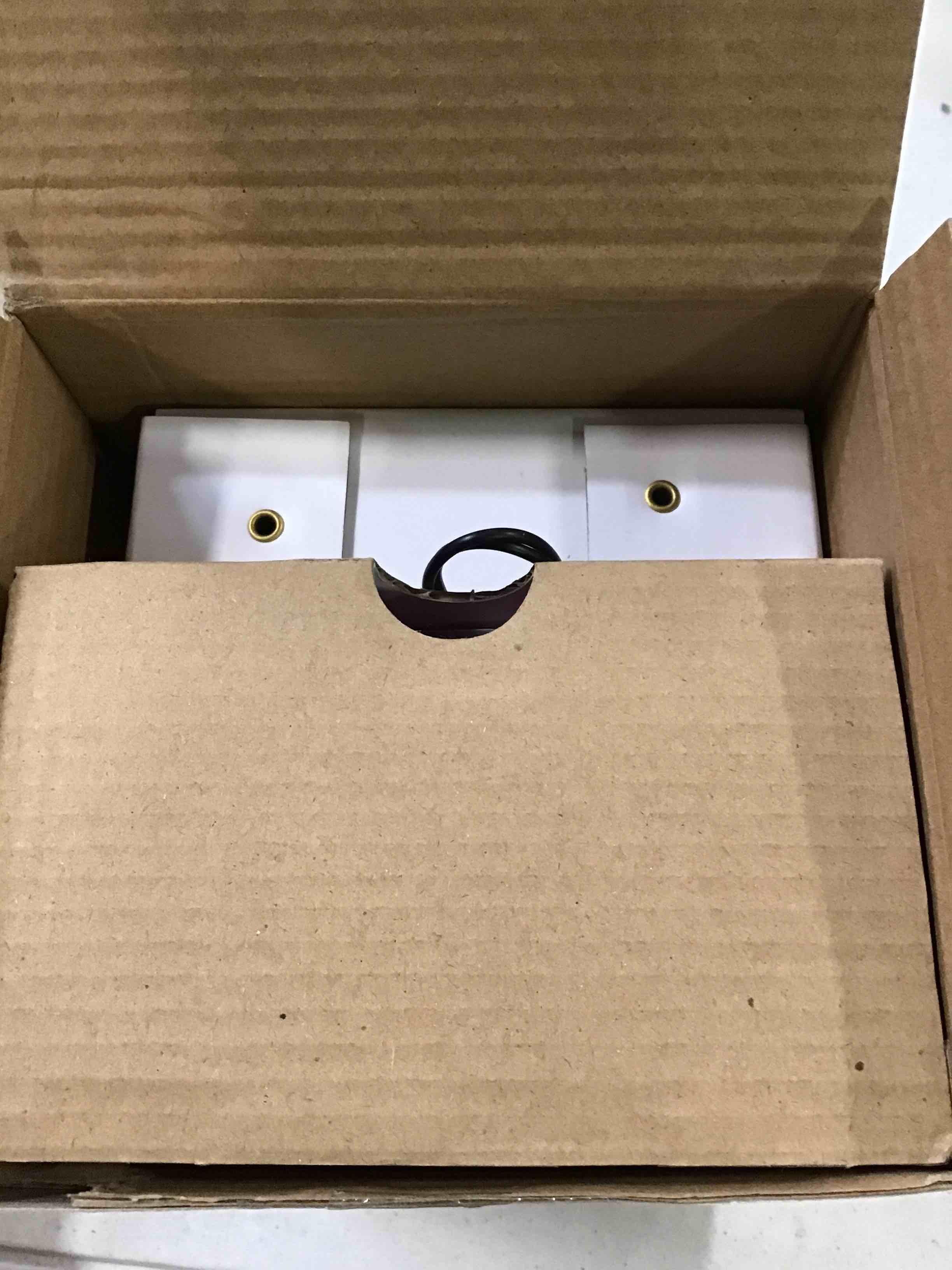 https://s3.amazonaws.com/lotting-images-prod/bidfta/RED6475948_1717506245715.jpeg