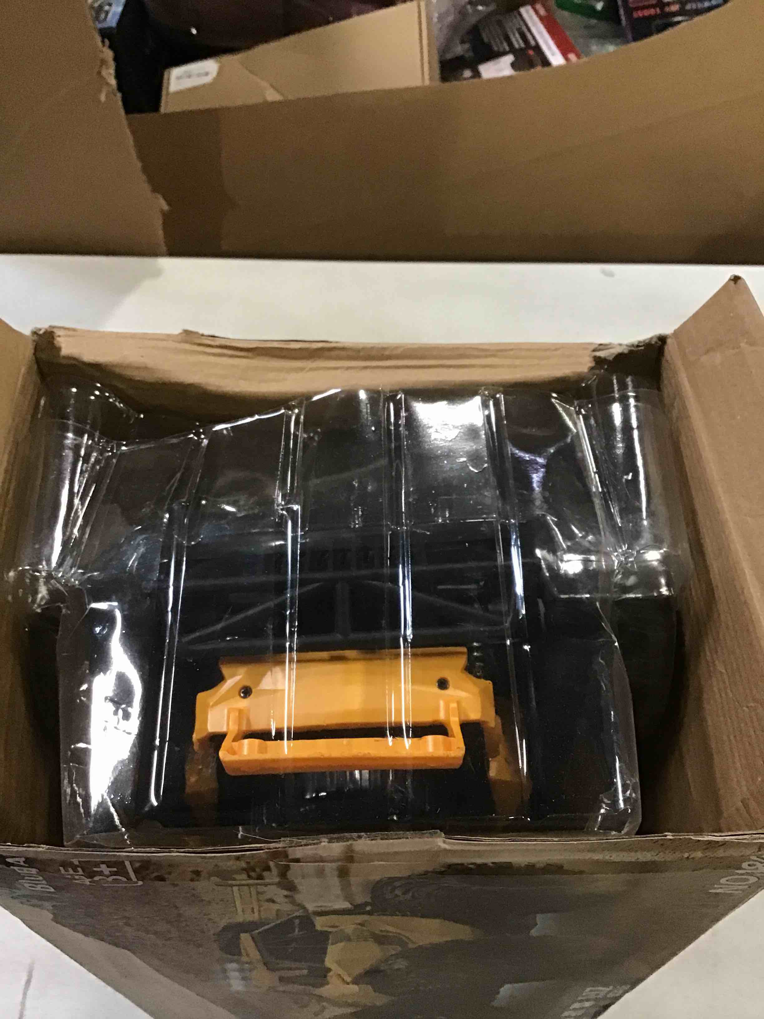https://s3.amazonaws.com/lotting-images-prod/bidfta/RED6475960_1717506821873.jpeg