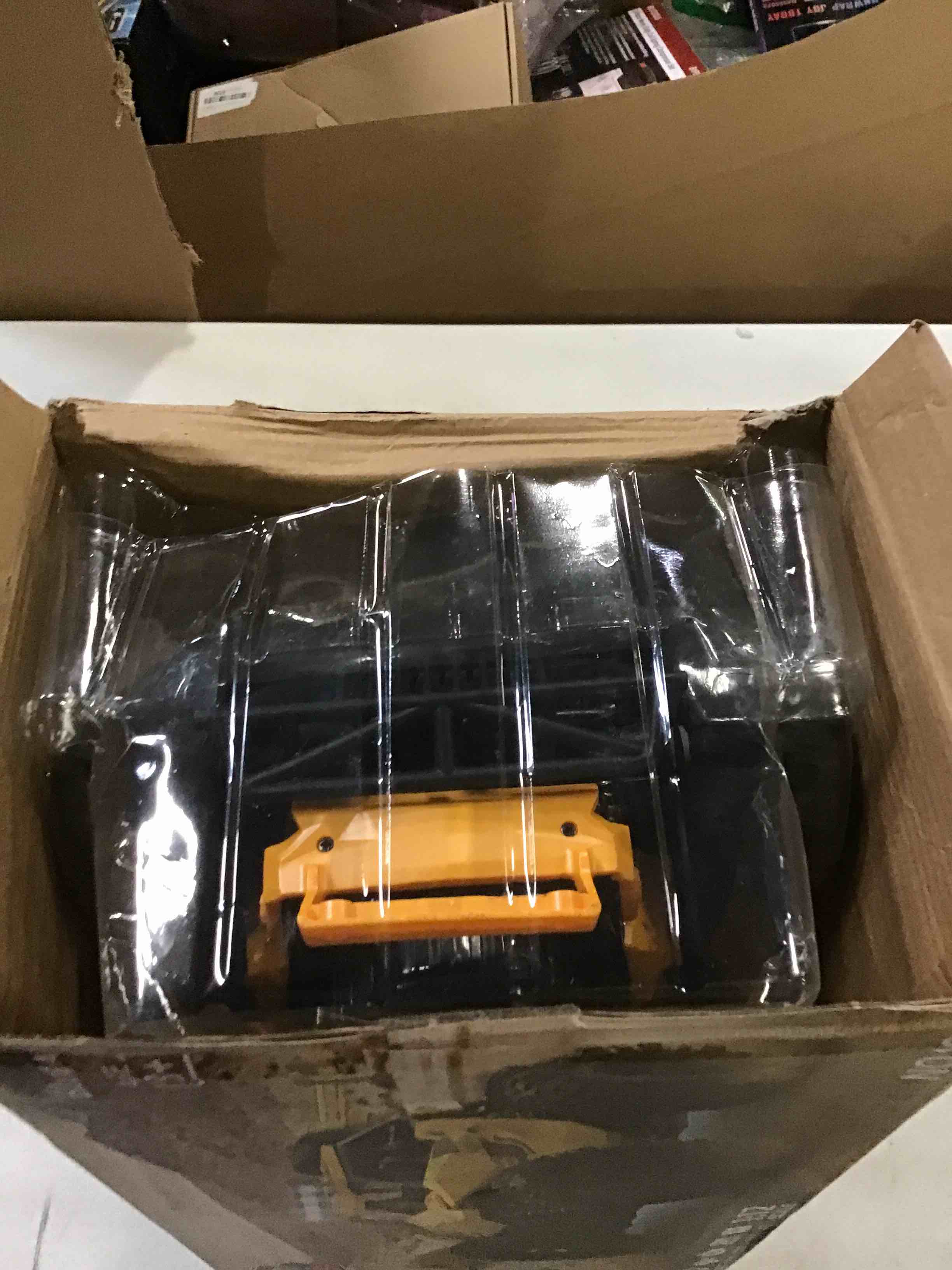 https://s3.amazonaws.com/lotting-images-prod/bidfta/RED6475960_1717506822896.jpeg