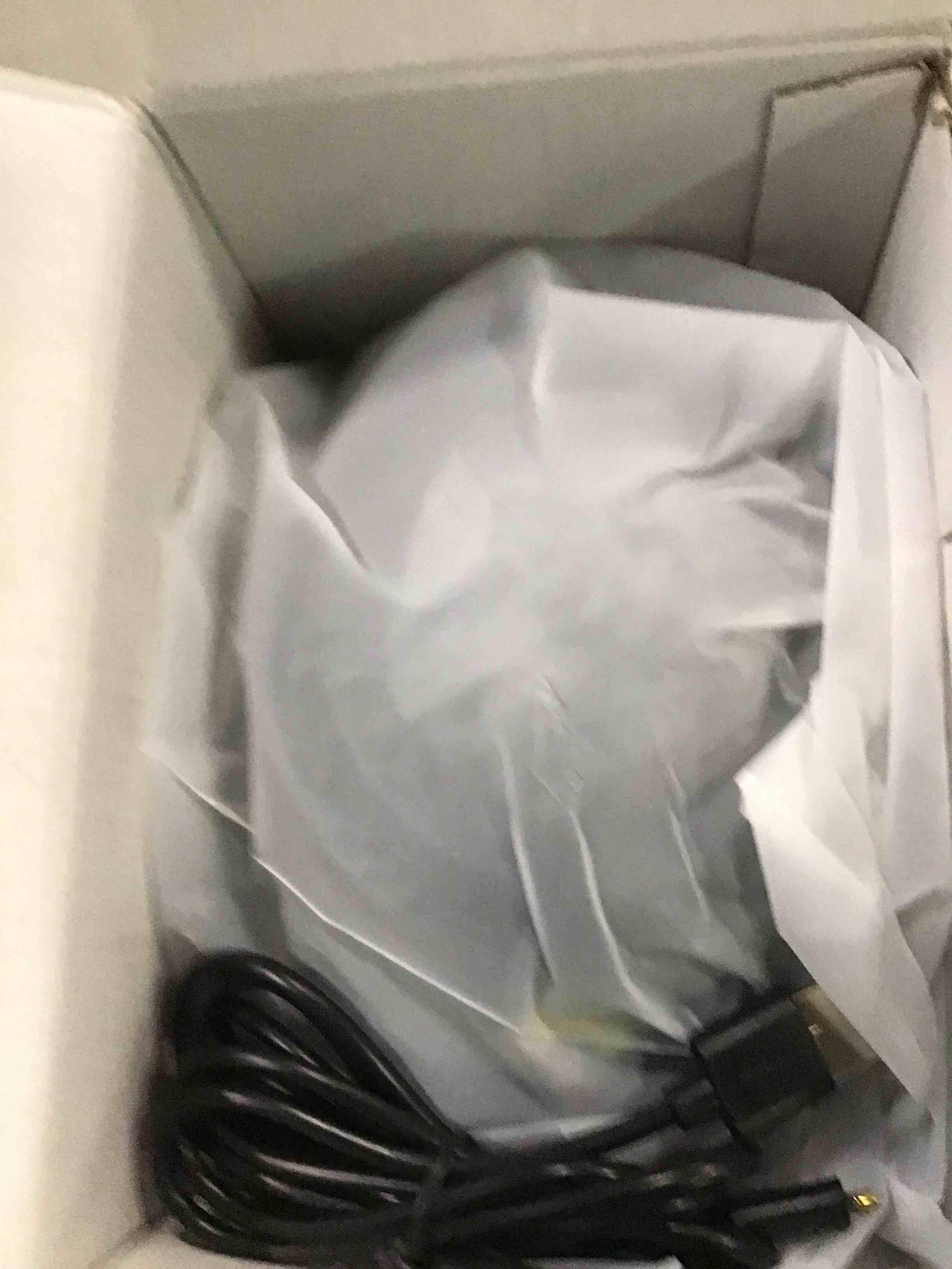 https://s3.amazonaws.com/lotting-images-prod/bidfta/RED6476197_1717589370705.jpeg