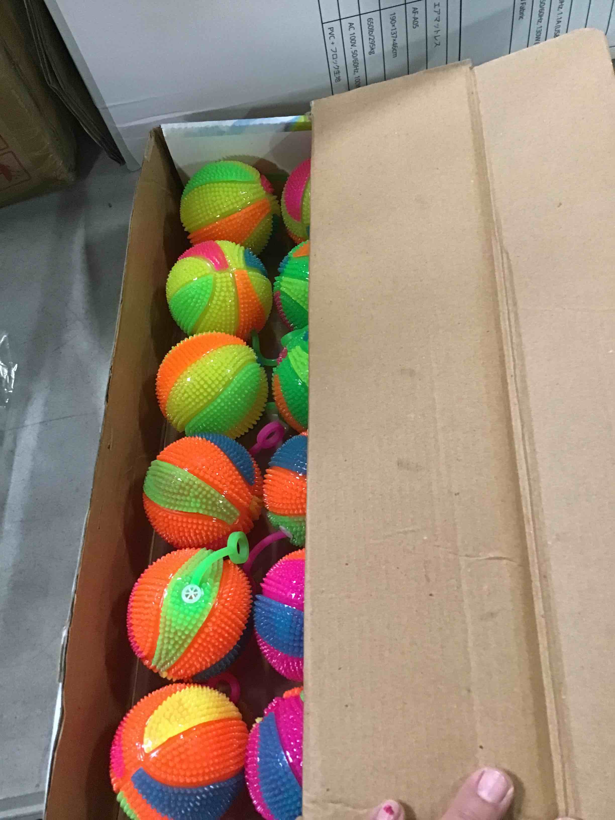 https://s3.amazonaws.com/lotting-images-prod/bidfta/RED6476655_1717680321266.jpeg