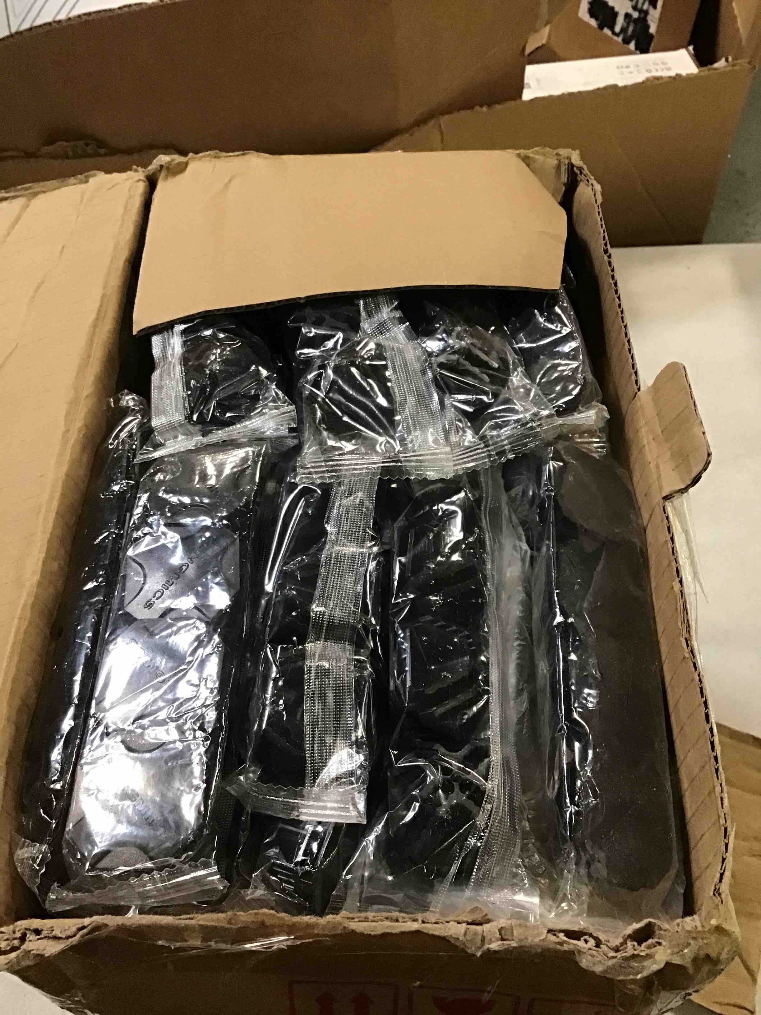 https://s3.amazonaws.com/lotting-images-prod/bidfta/RED6476664_1717680843467.jpeg