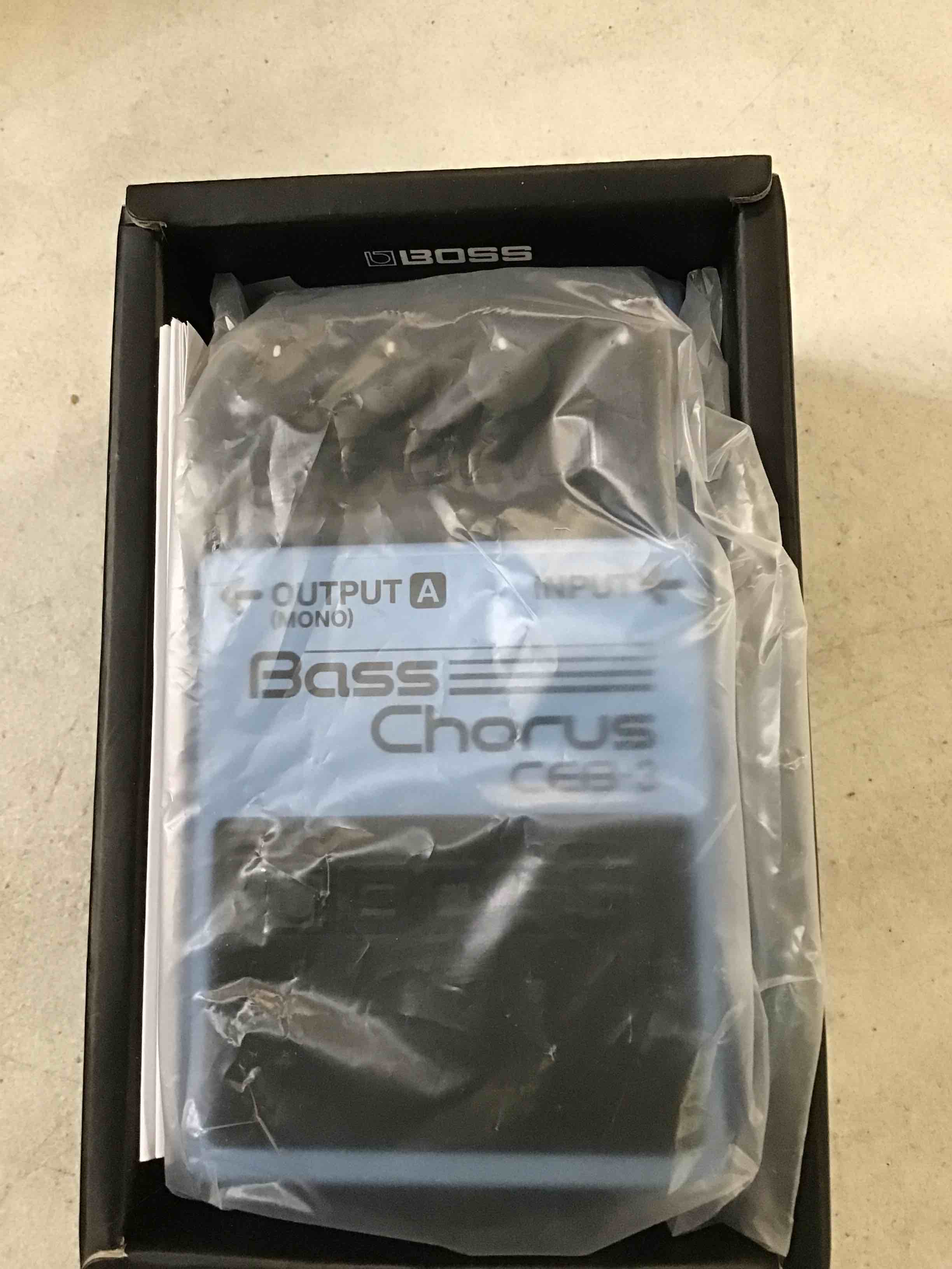 https://s3.amazonaws.com/lotting-images-prod/bidfta/RED6476676_1717681693602.jpeg