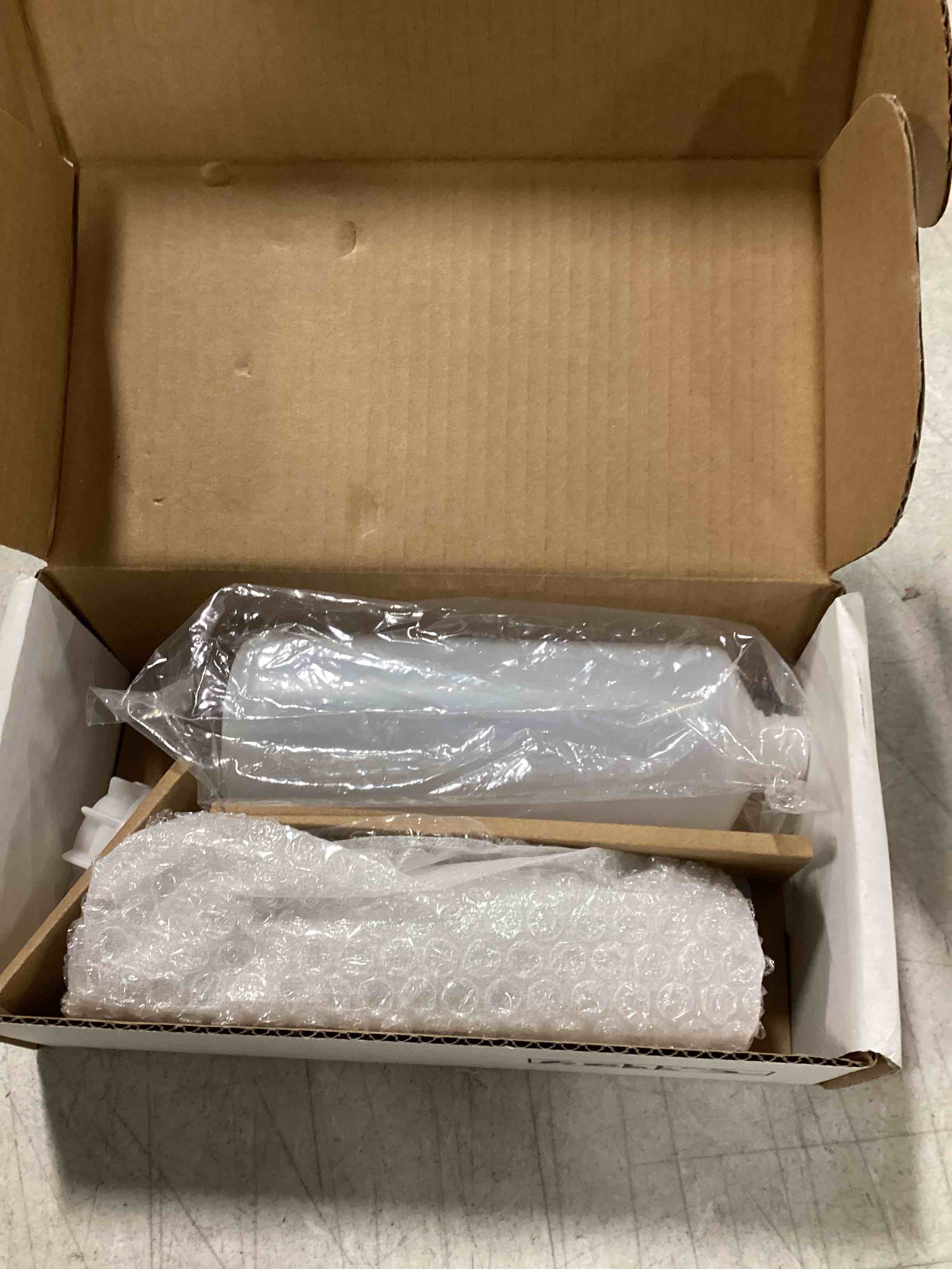 https://s3.amazonaws.com/lotting-images-prod/bidfta/RED6478467_1717854542742.jpeg