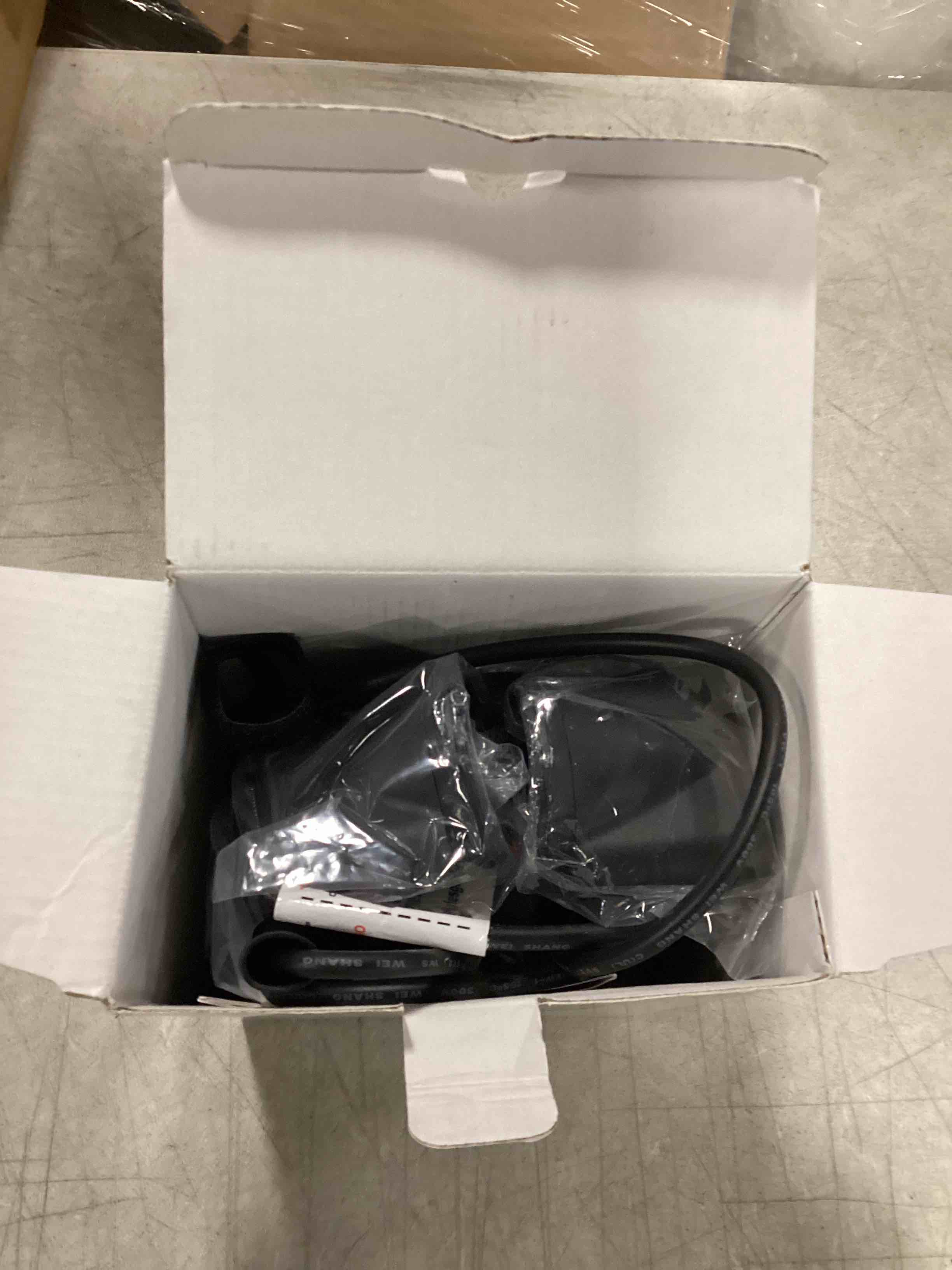 https://s3.amazonaws.com/lotting-images-prod/bidfta/RED6478471_1717854877937.jpeg