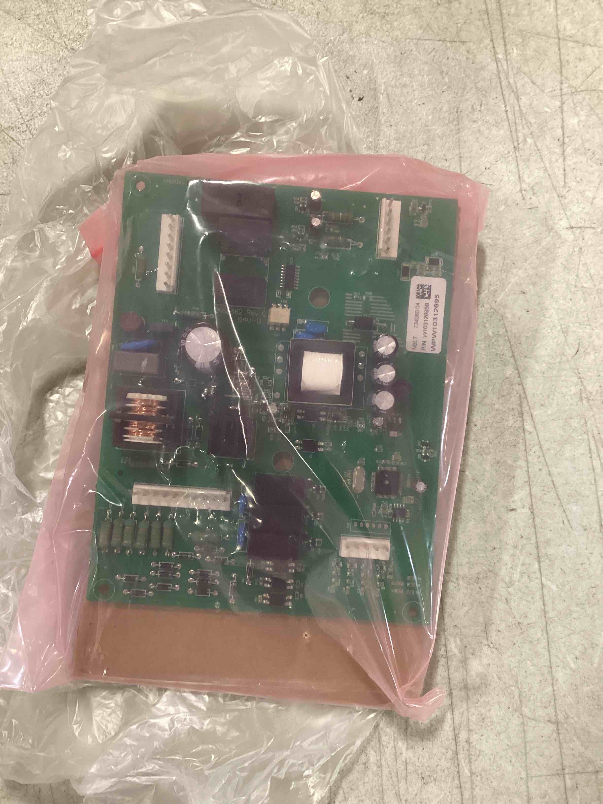 https://s3.amazonaws.com/lotting-images-prod/bidfta/RED6478492_1717858637288.jpeg