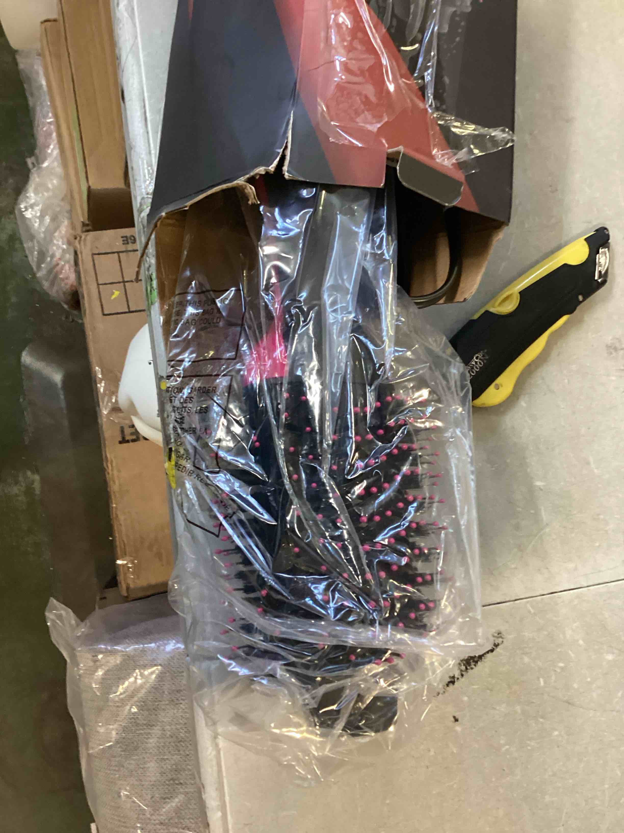 https://s3.amazonaws.com/lotting-images-prod/bidfta/RED6480116_1717771720559.jpeg