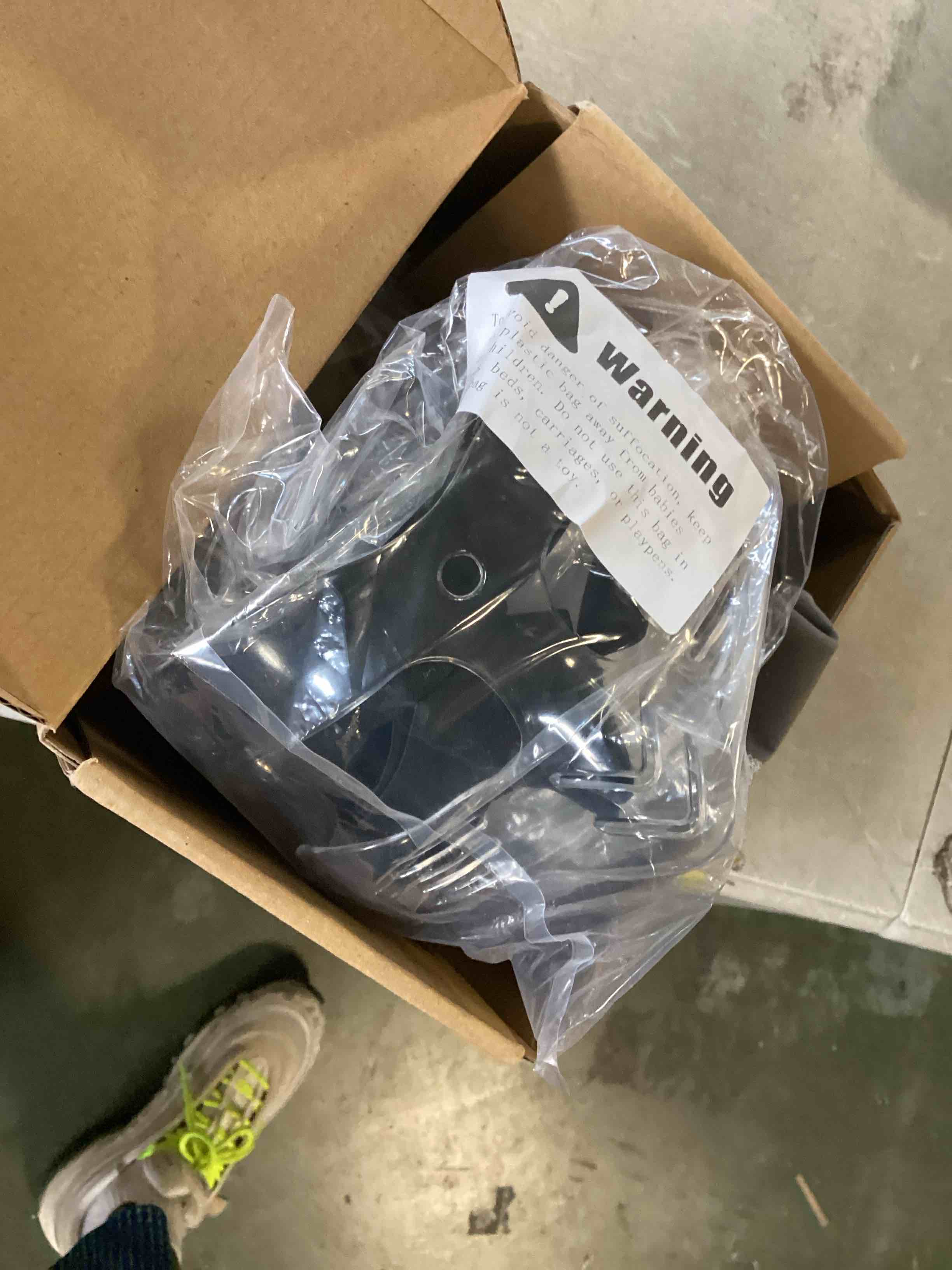 https://s3.amazonaws.com/lotting-images-prod/bidfta/RED6480351_1717790754502.jpeg