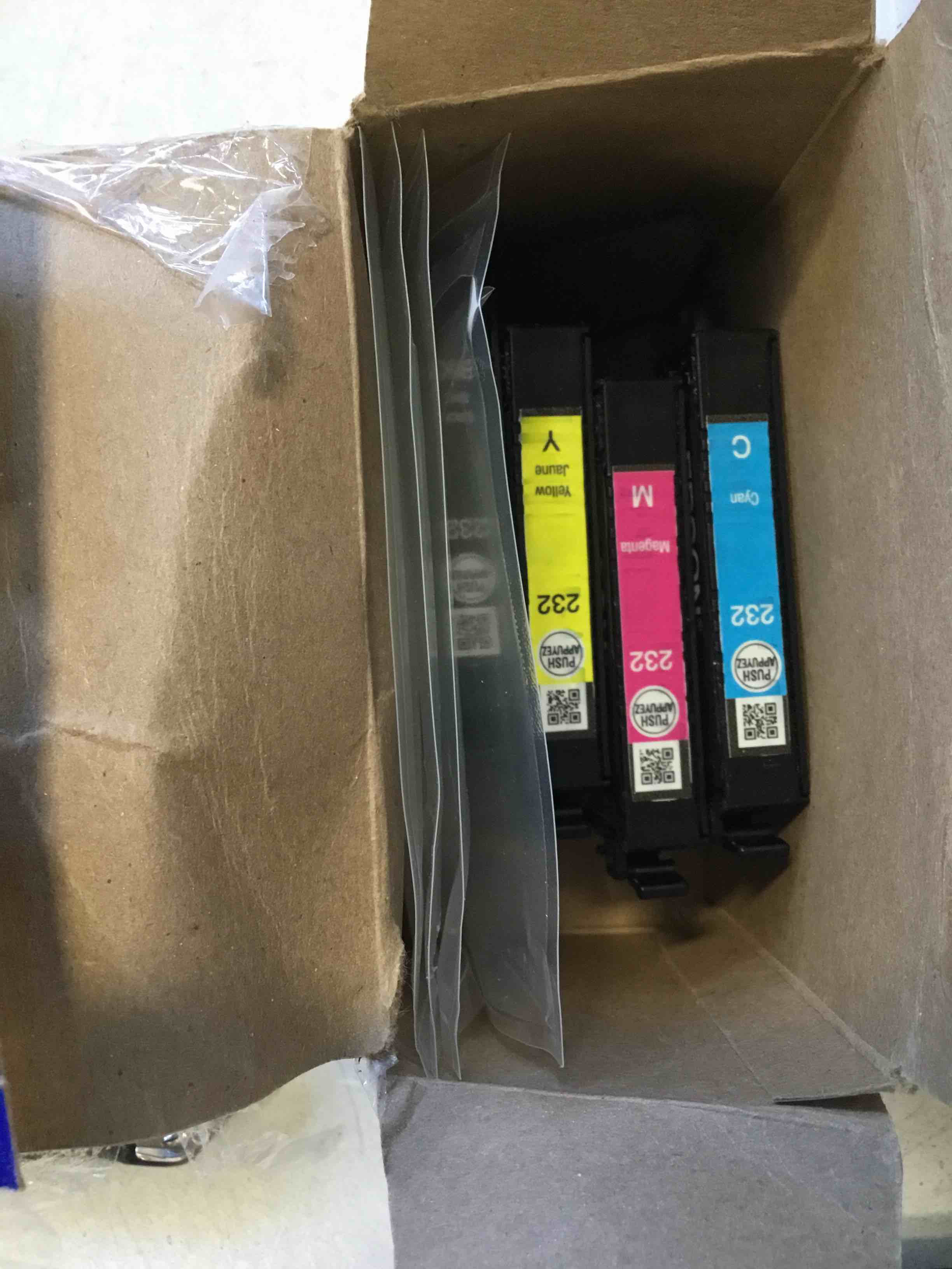 https://s3.amazonaws.com/lotting-images-prod/bidfta/RED6480406_1718026262755.jpeg