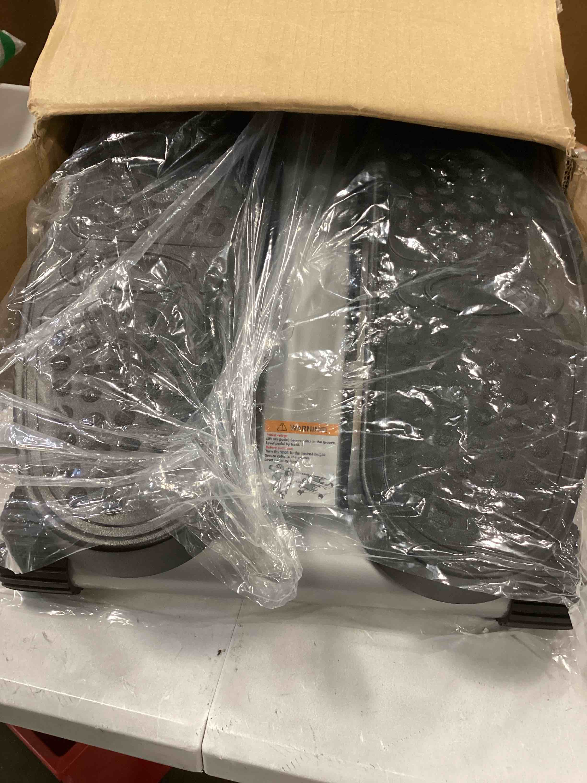 https://s3.amazonaws.com/lotting-images-prod/bidfta/RED6480826_1717598440409.jpeg