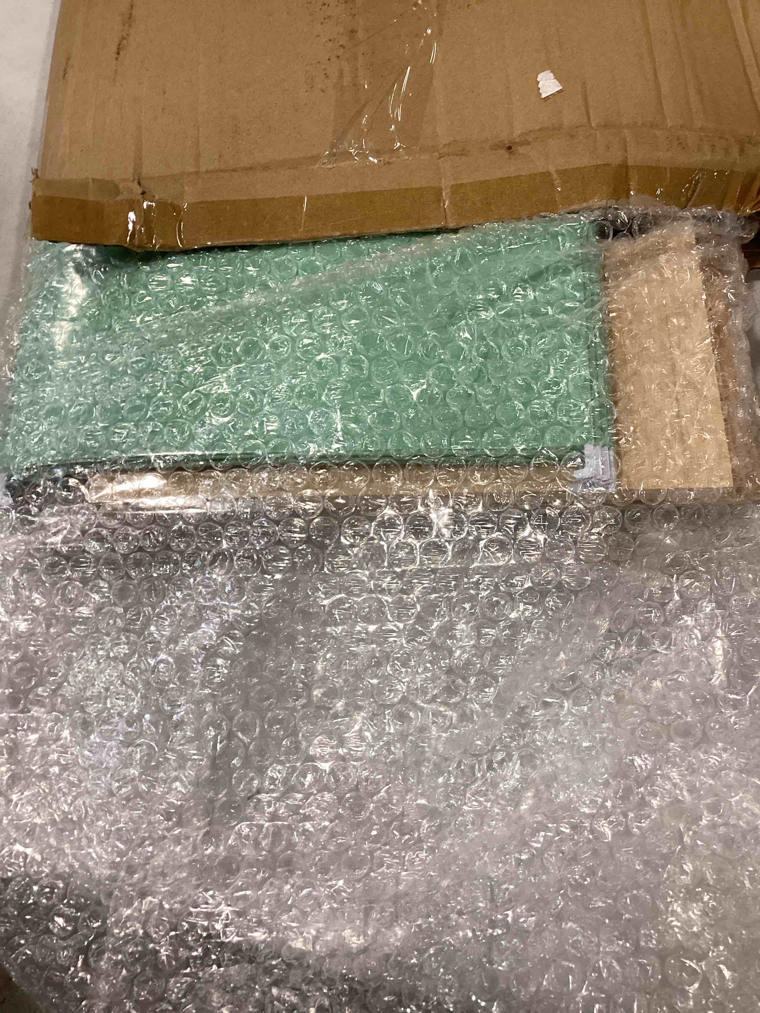 https://s3.amazonaws.com/lotting-images-prod/bidfta/RED6480871_1717602991134.jpeg