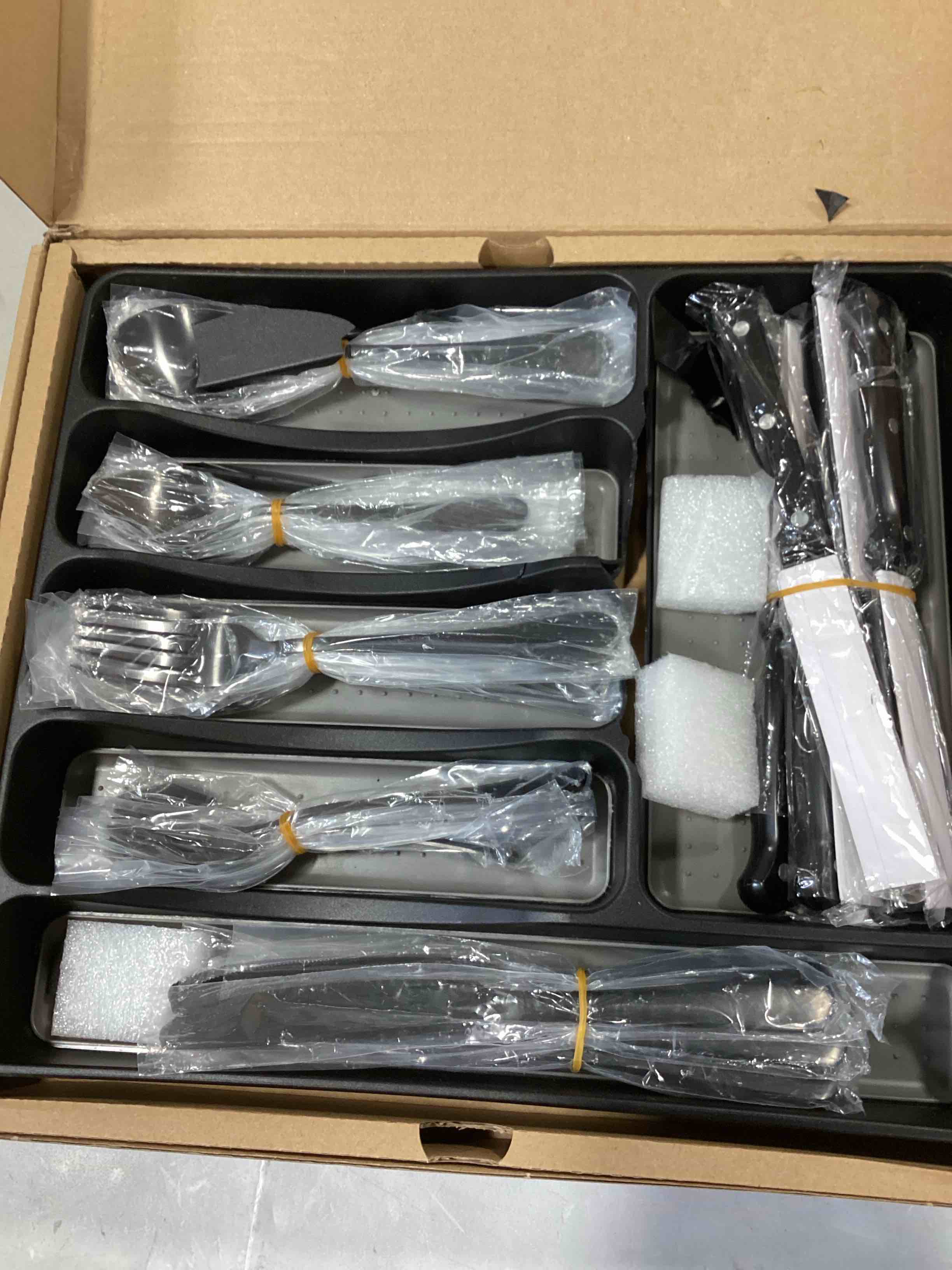 https://s3.amazonaws.com/lotting-images-prod/bidfta/RED6480925_1717612698652.jpeg