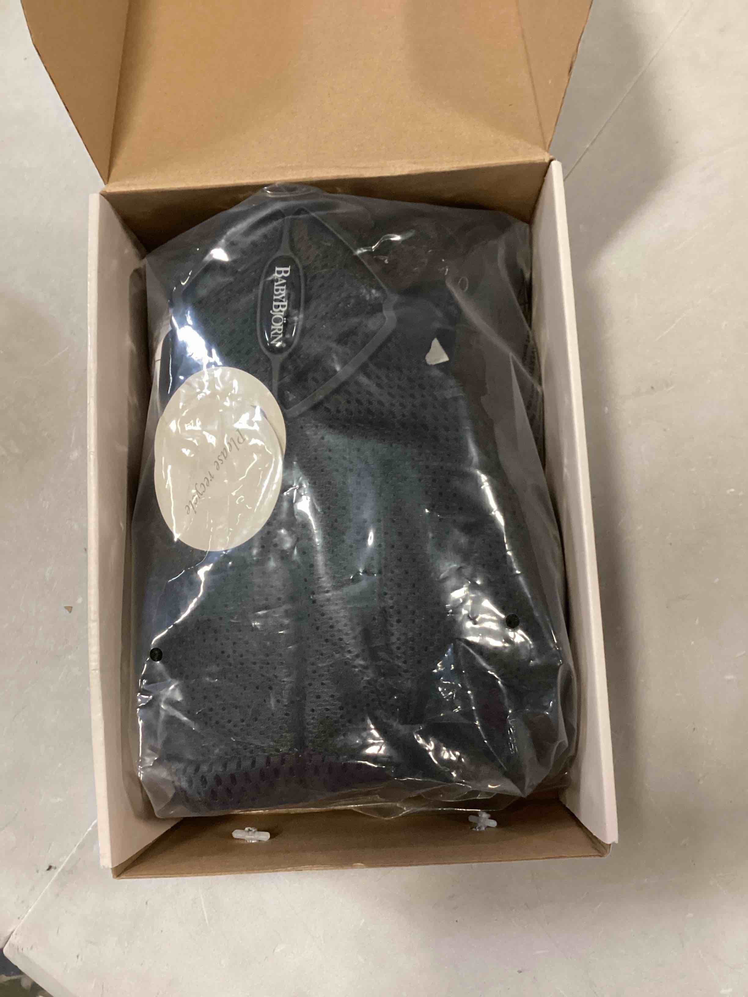 https://s3.amazonaws.com/lotting-images-prod/bidfta/RED6480927_1717612945087.jpeg