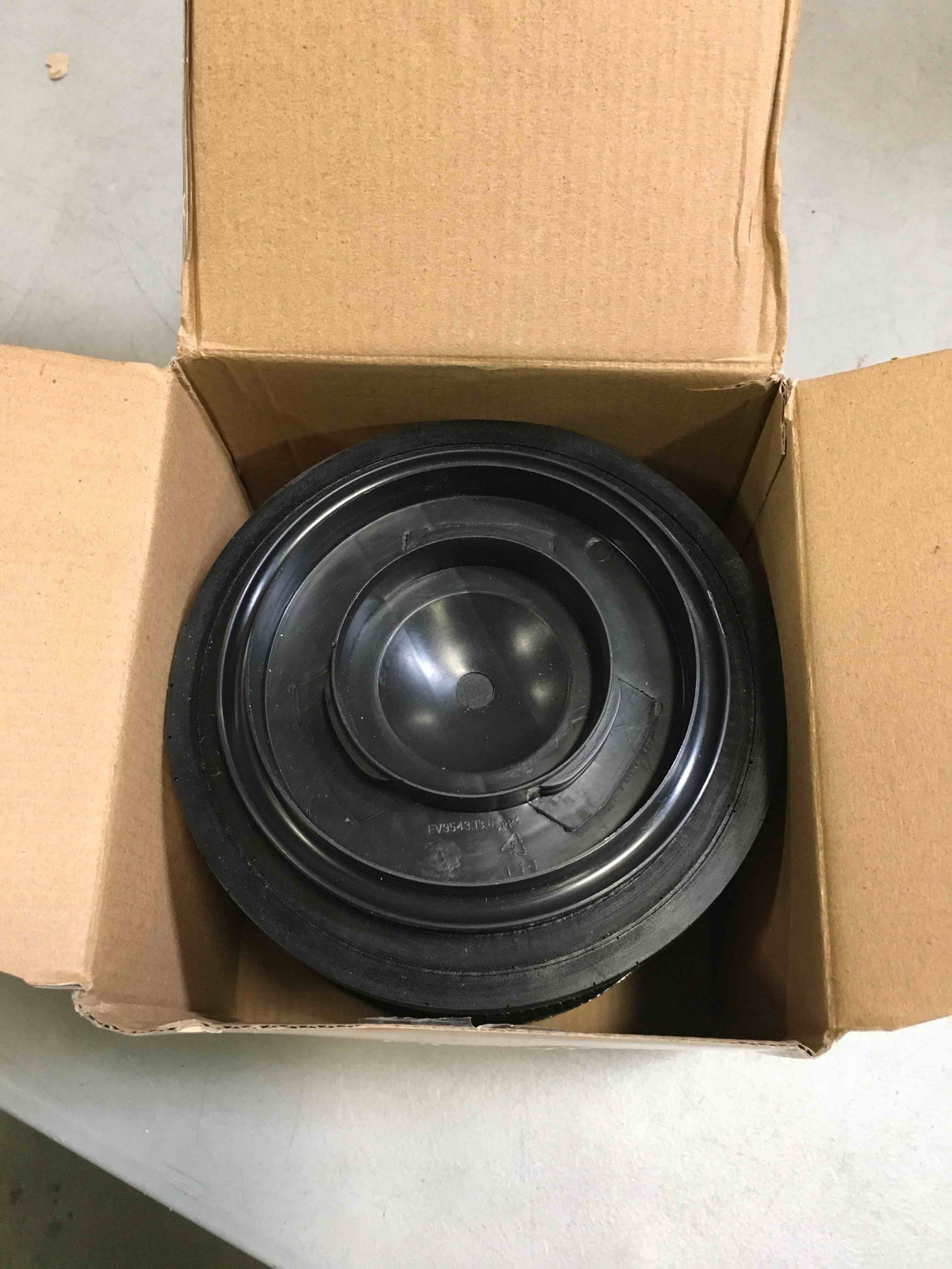 https://s3.amazonaws.com/lotting-images-prod/bidfta/RED6481993_1717095557826.jpeg