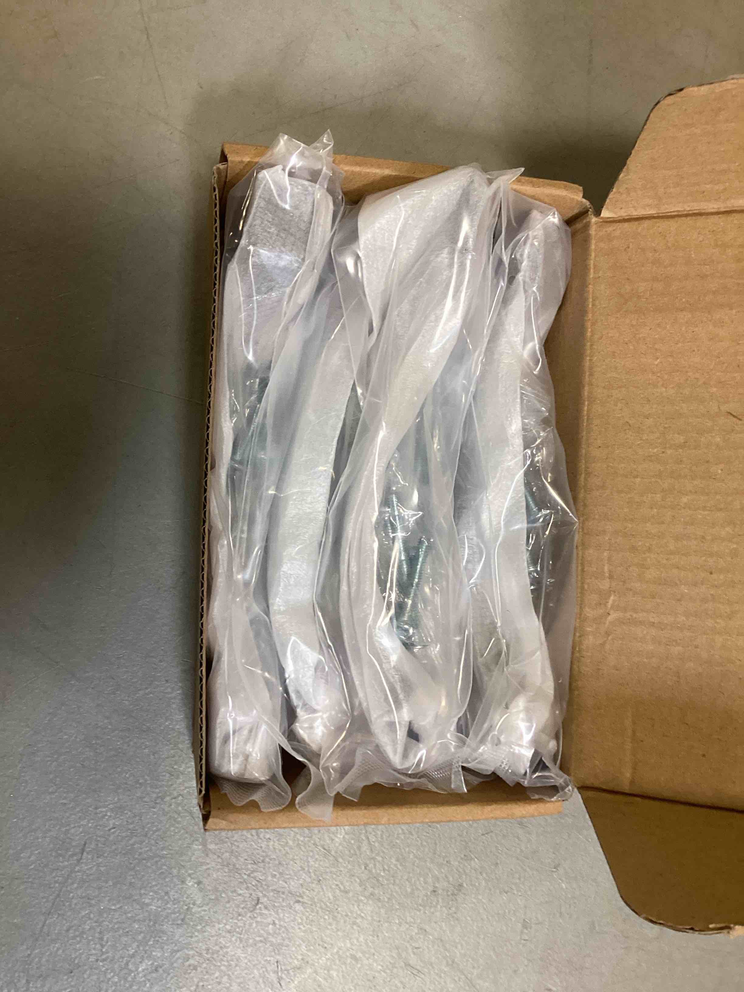https://s3.amazonaws.com/lotting-images-prod/bidfta/RED6482012_1717098622525.jpeg