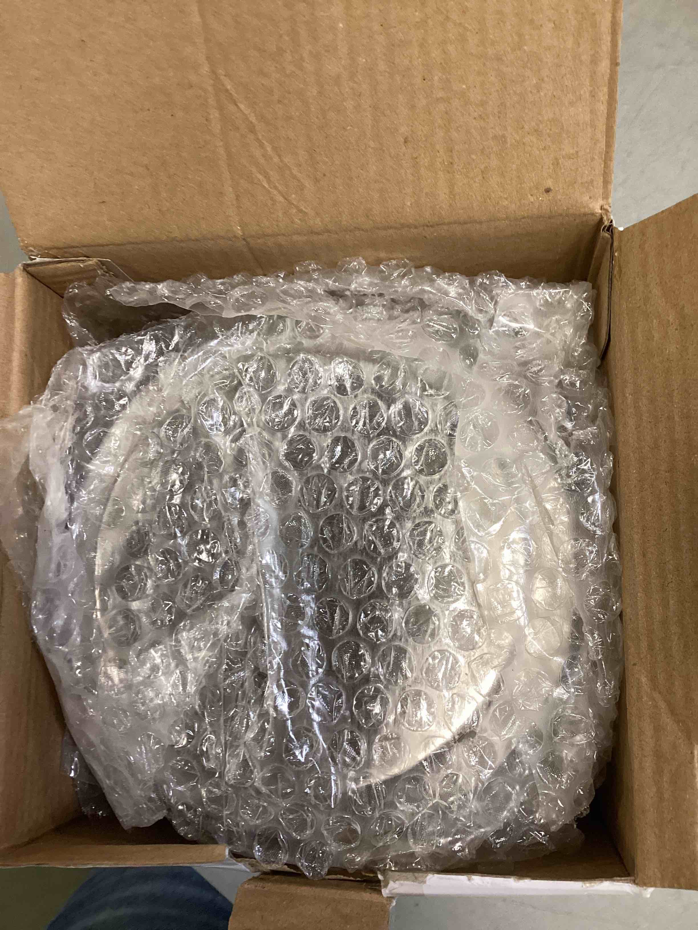 https://s3.amazonaws.com/lotting-images-prod/bidfta/RED6482051_1717158729236.jpeg