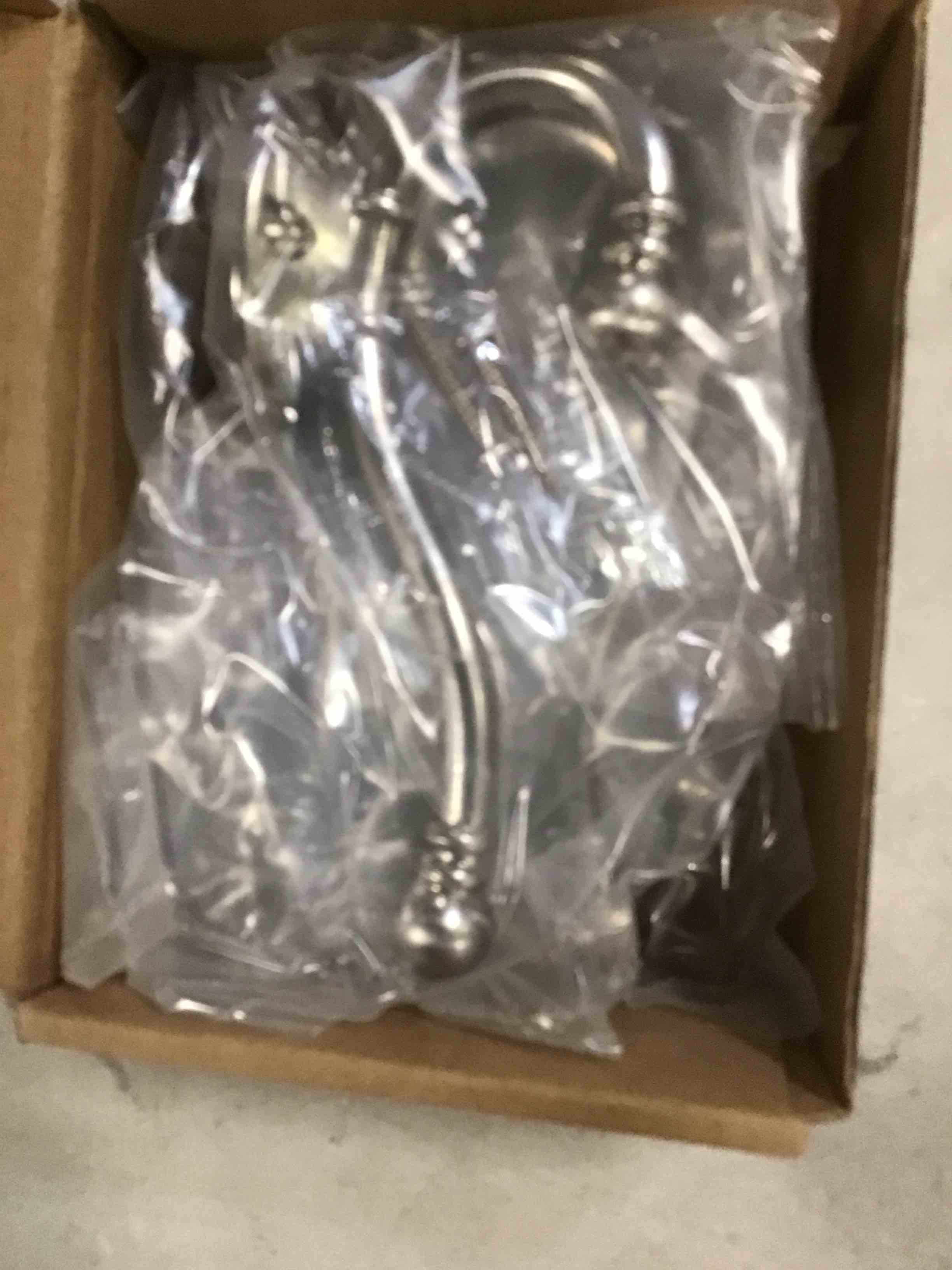 https://s3.amazonaws.com/lotting-images-prod/bidfta/RED6483223_1717530606214.jpeg