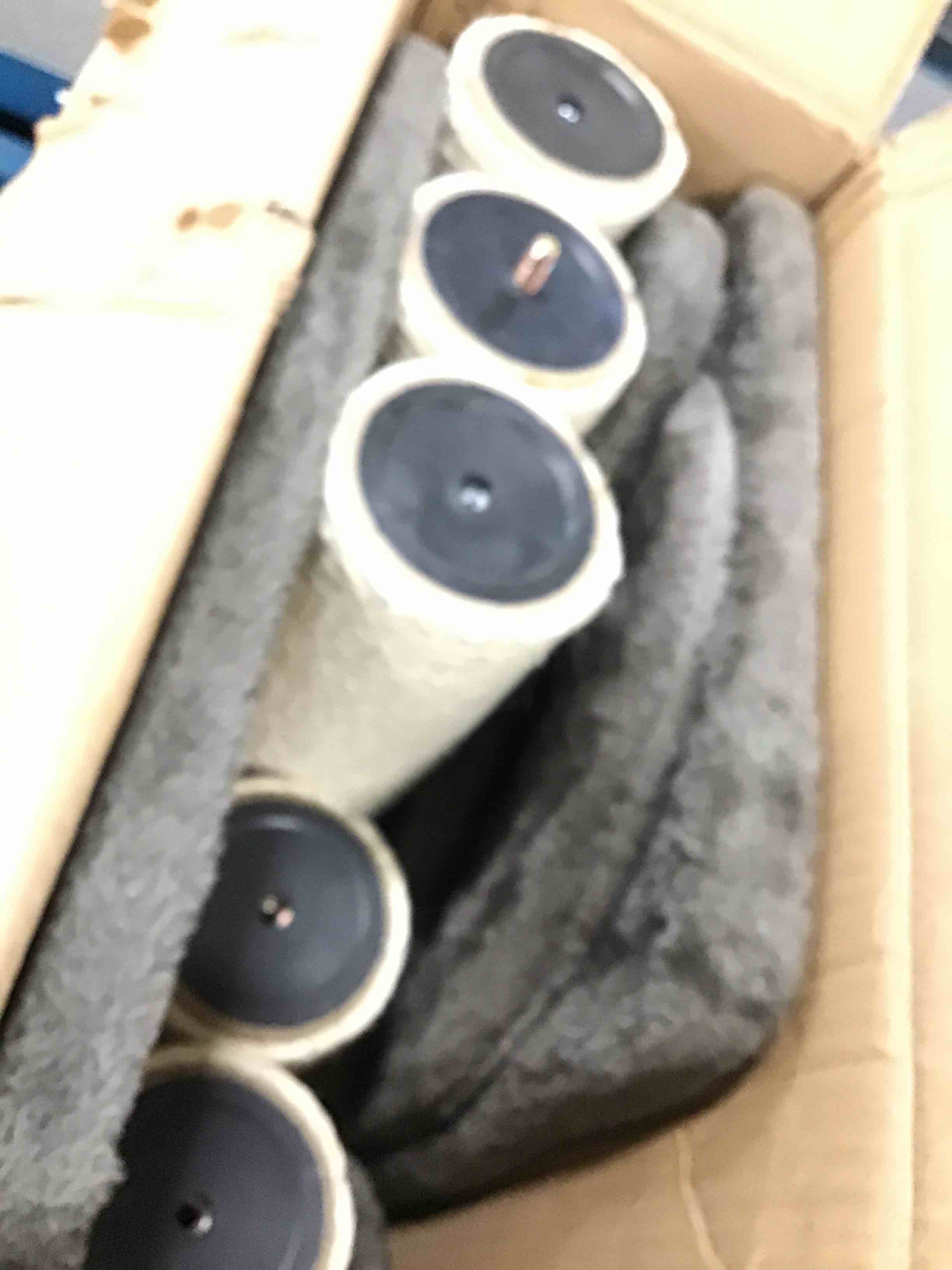 https://s3.amazonaws.com/lotting-images-prod/bidfta/RED6484017_1717424818808.jpeg