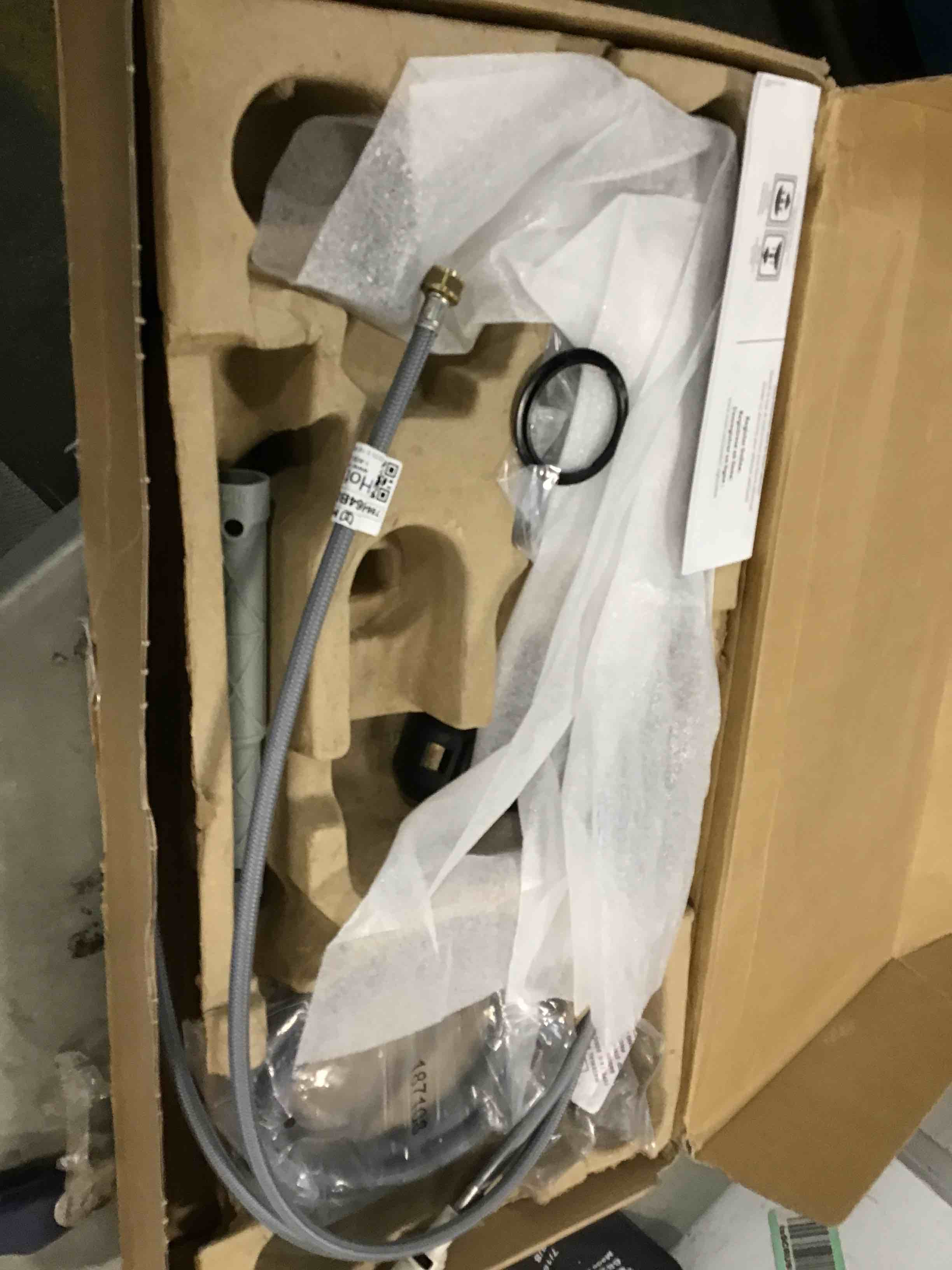 https://s3.amazonaws.com/lotting-images-prod/bidfta/RED6484858_1717595227551.jpeg