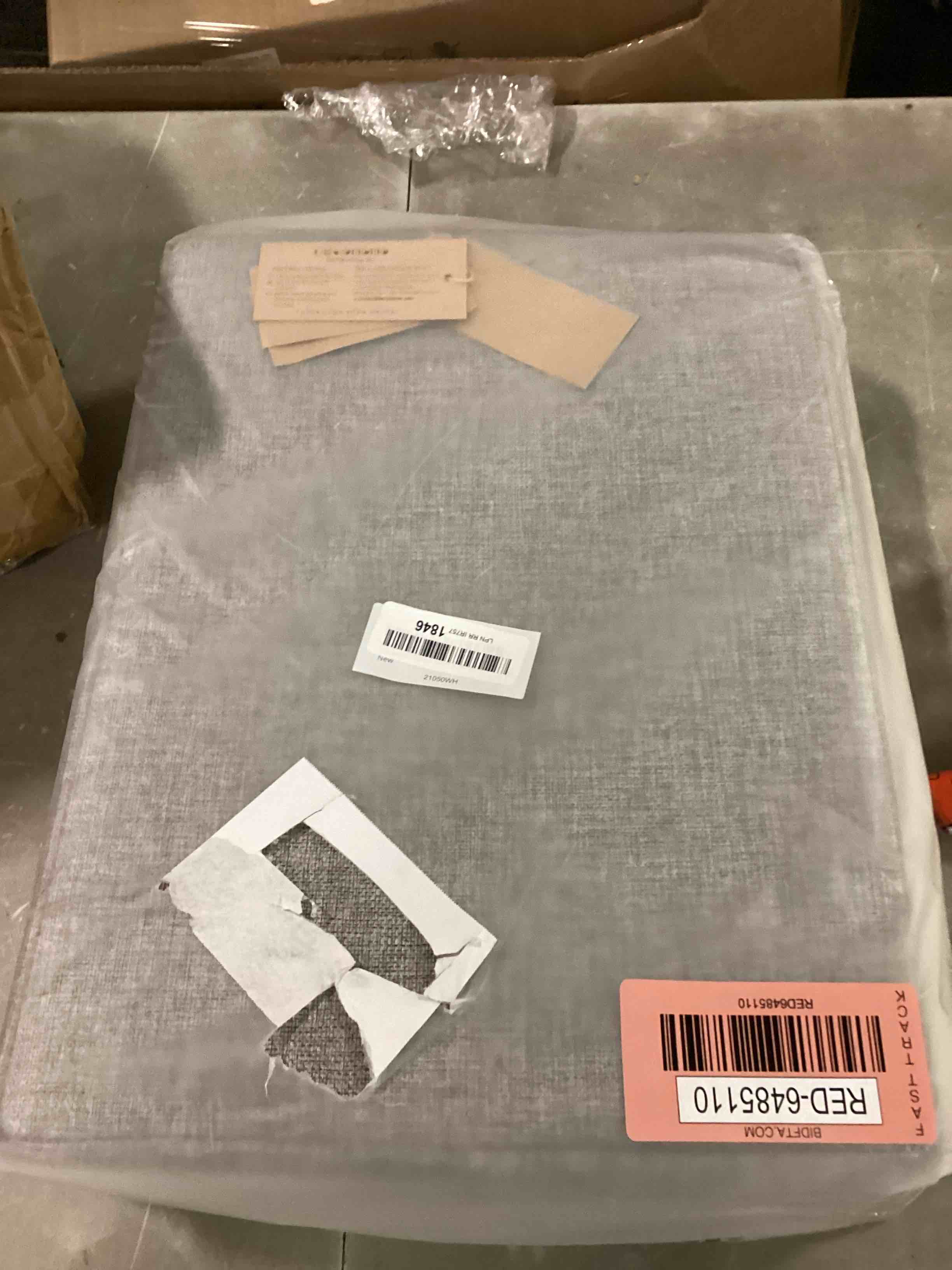 https://s3.amazonaws.com/lotting-images-prod/bidfta/RED6485110_1717505487558.jpeg