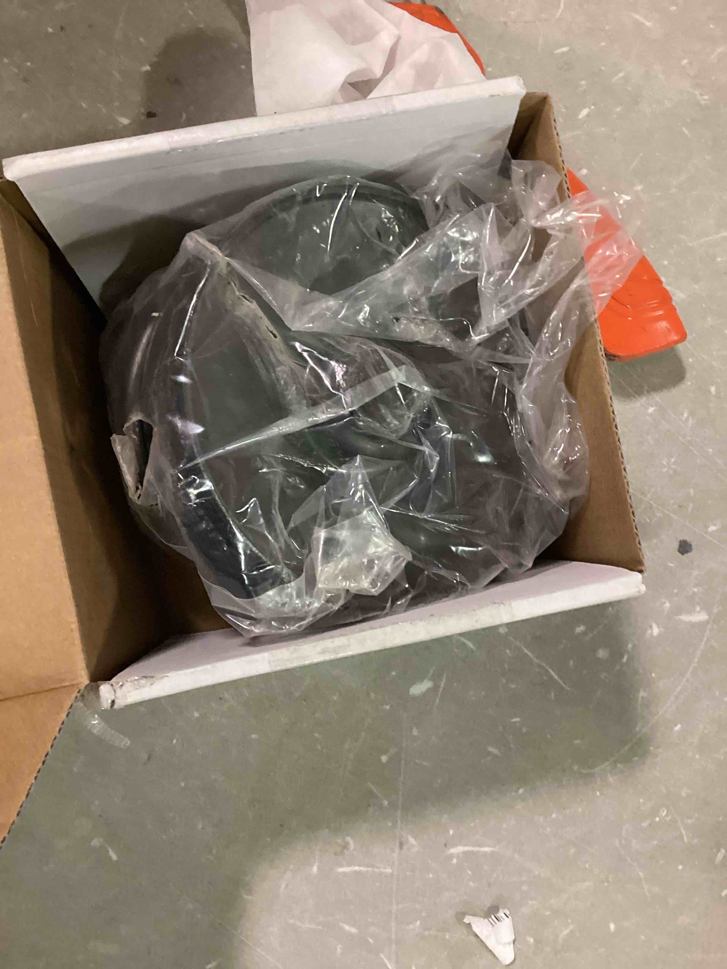 https://s3.amazonaws.com/lotting-images-prod/bidfta/RED6485193_1717514759164.jpeg