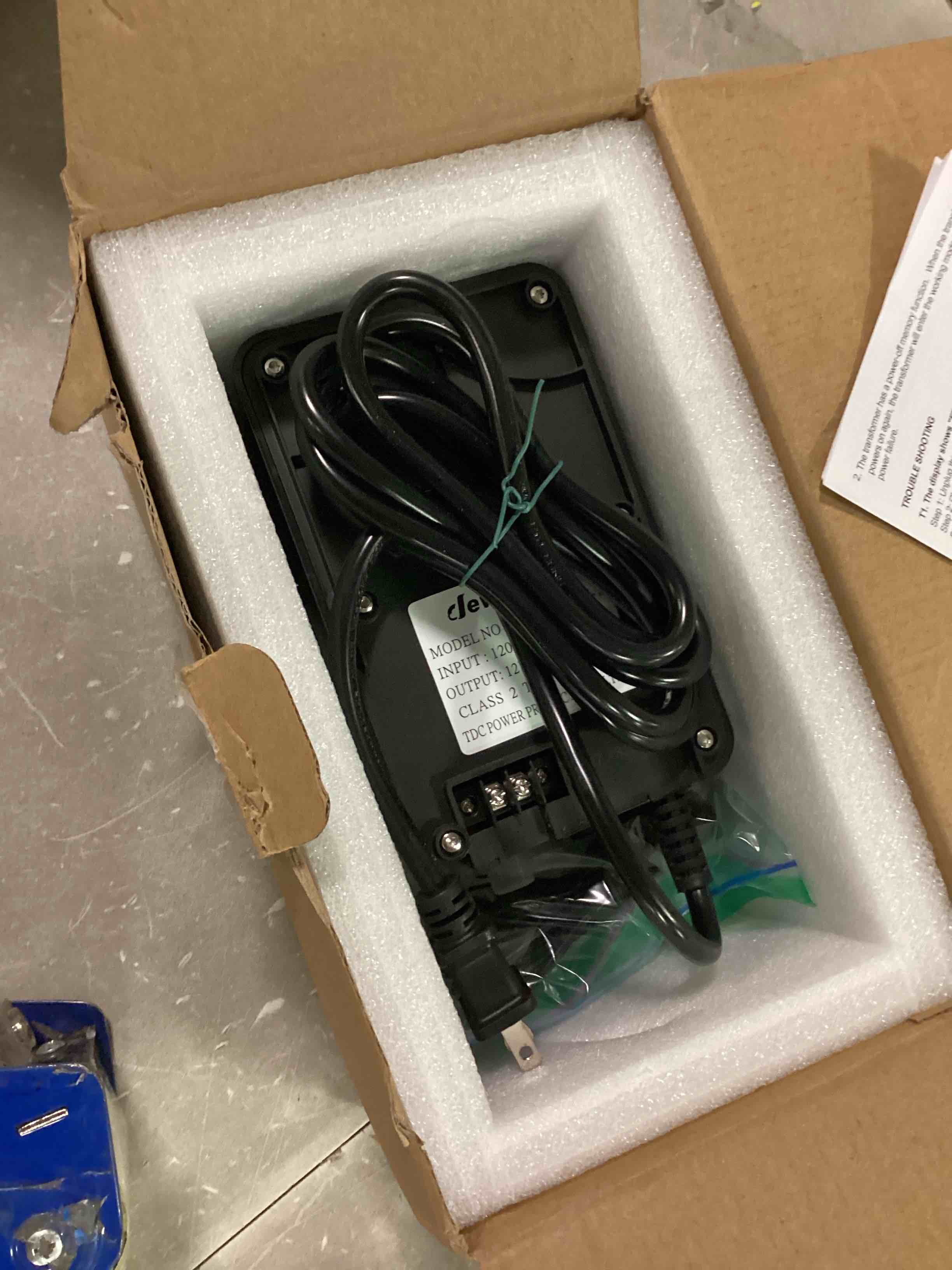 https://s3.amazonaws.com/lotting-images-prod/bidfta/RED6485625_1717617338298.jpeg