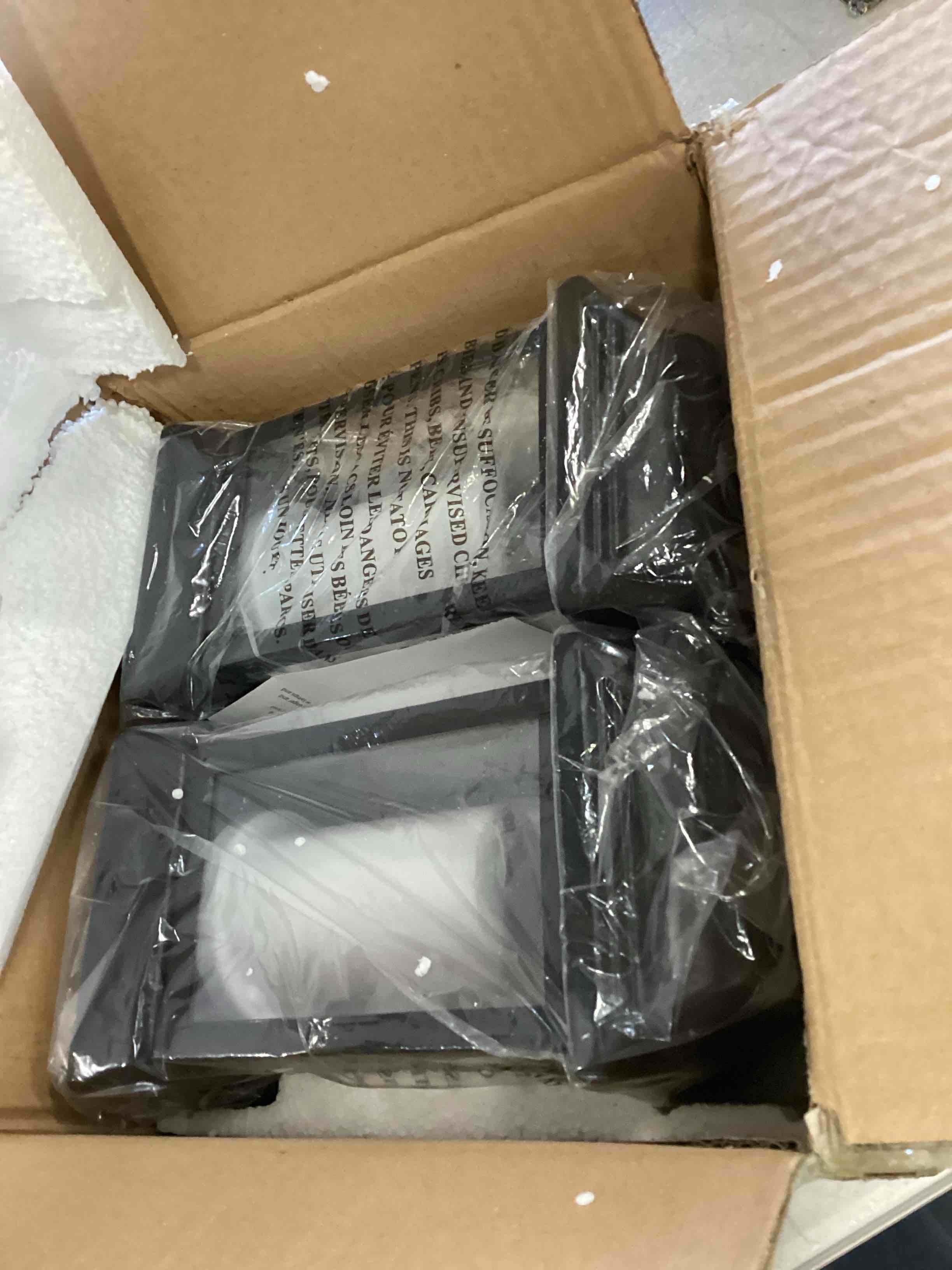 https://s3.amazonaws.com/lotting-images-prod/bidfta/RED6487171_1717261592254.jpeg