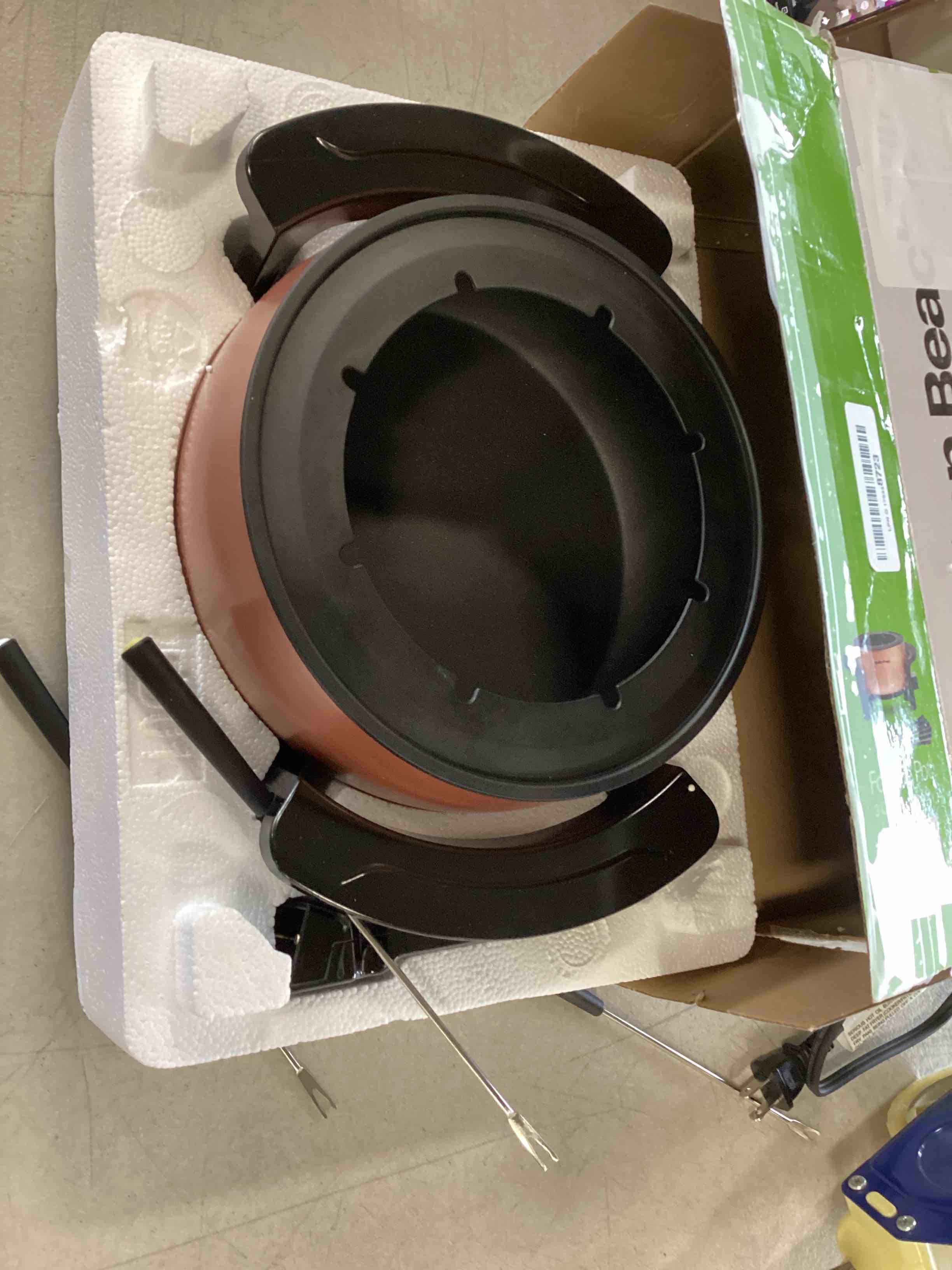 https://s3.amazonaws.com/lotting-images-prod/bidfta/RED6487219_1717267702528.jpeg