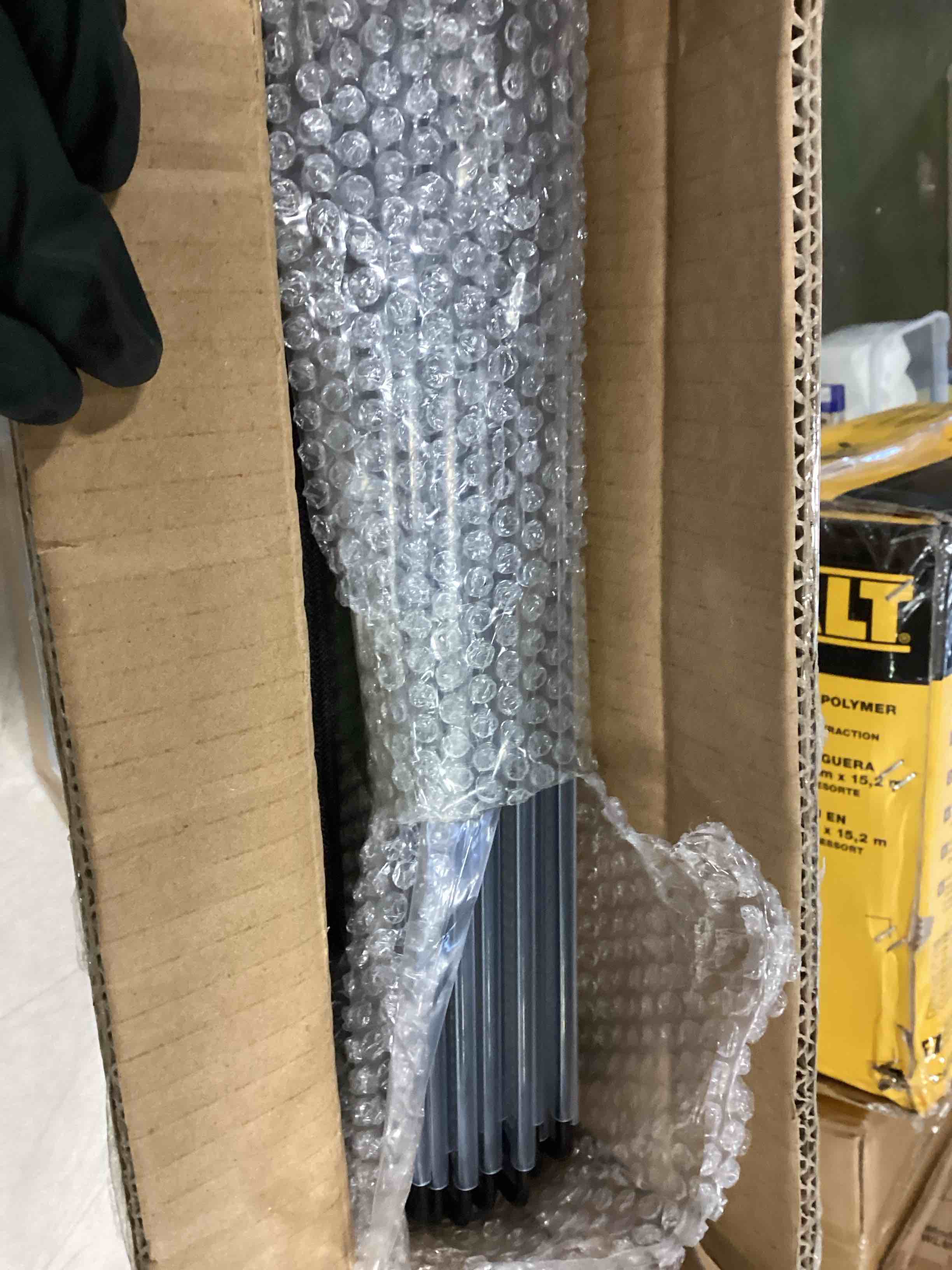 https://s3.amazonaws.com/lotting-images-prod/bidfta/RED6487254_1717413702466.jpeg
