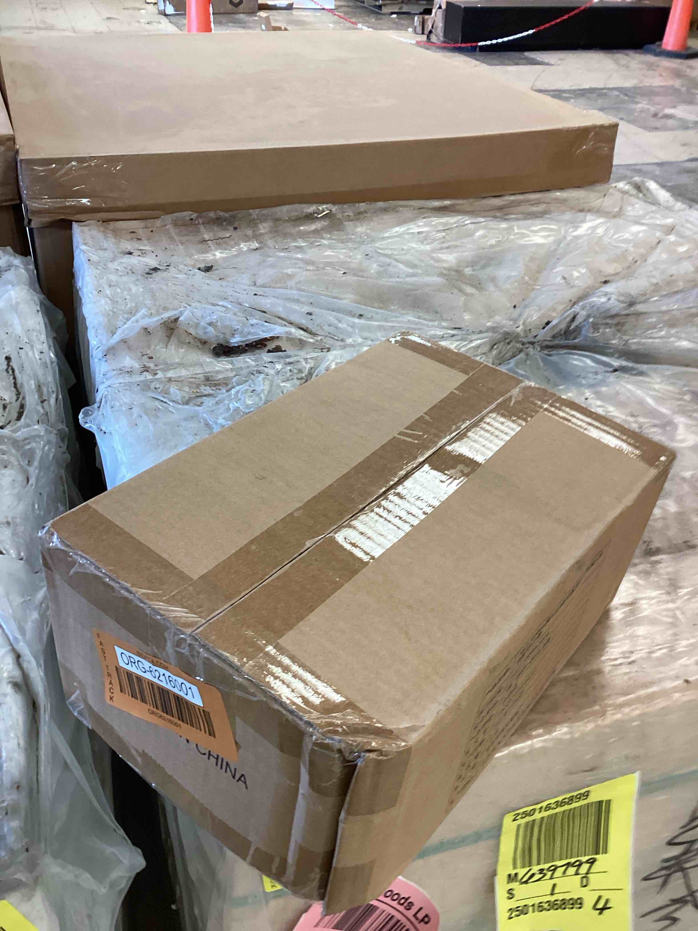https://s3.amazonaws.com/lotting-images-prod/bidfta/RED6488005_1724085106308.jpeg
