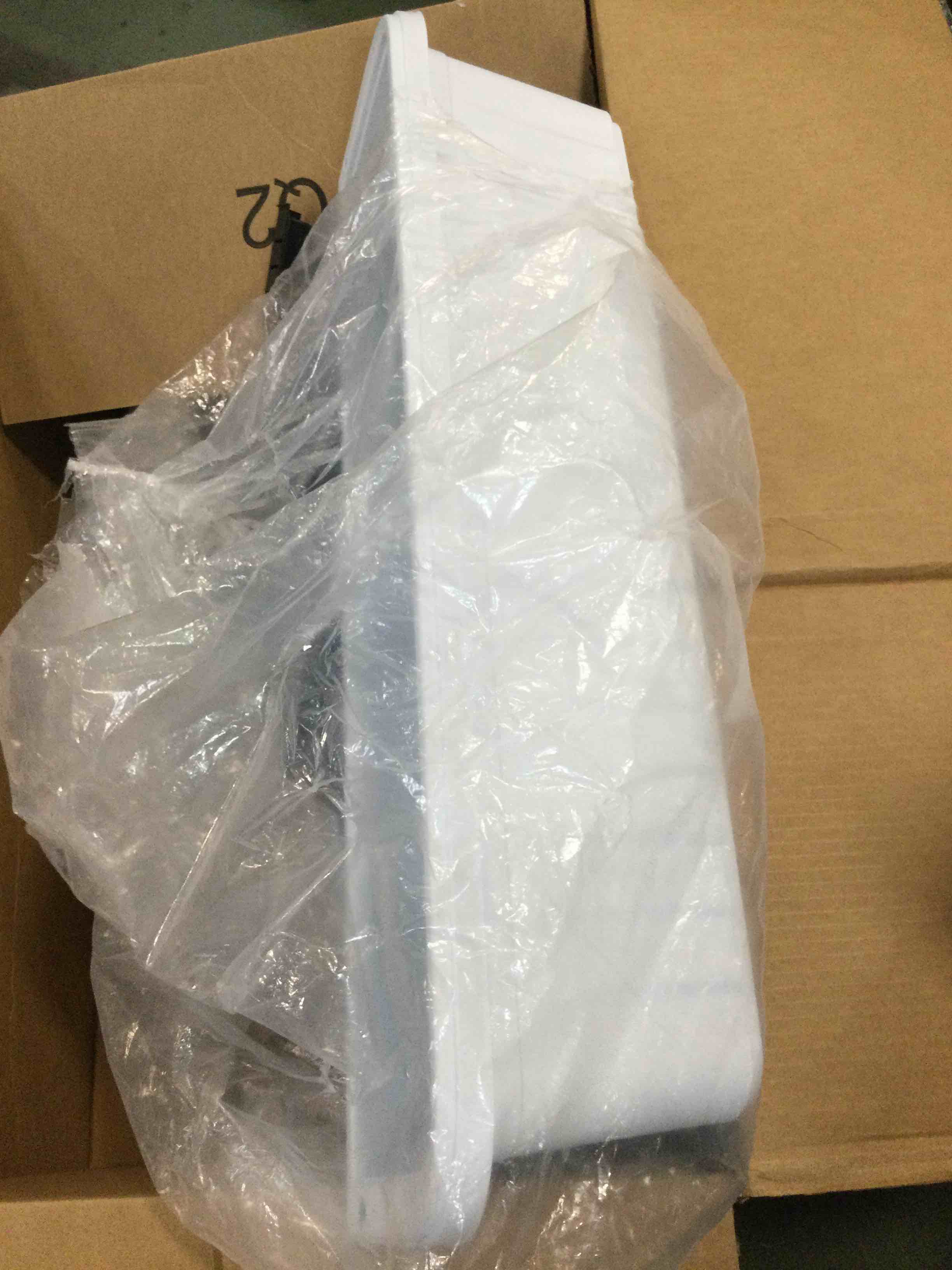 https://s3.amazonaws.com/lotting-images-prod/bidfta/RED6491216_1719060757781.jpeg