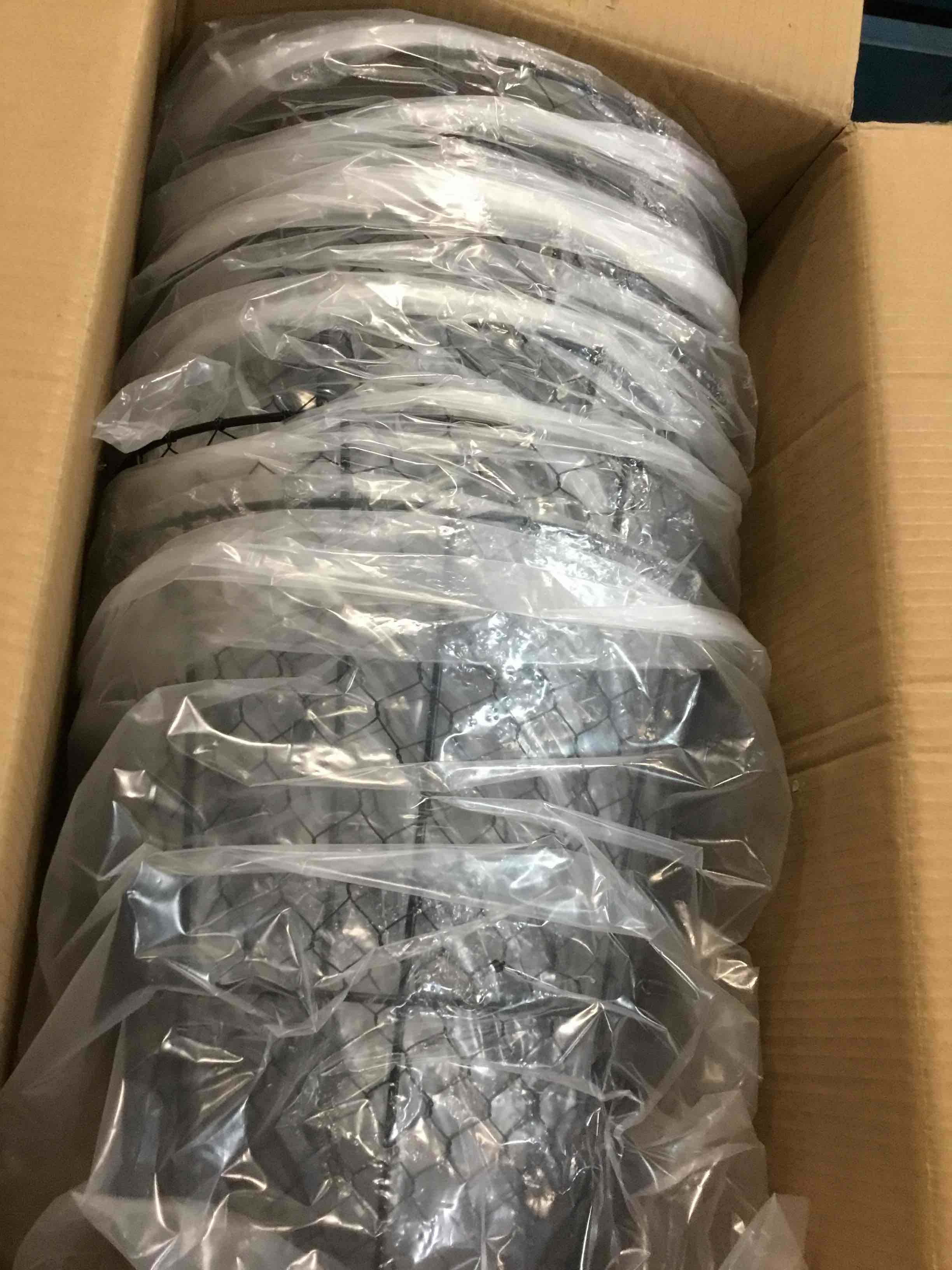 https://s3.amazonaws.com/lotting-images-prod/bidfta/RED6491618_1719406895848.jpeg