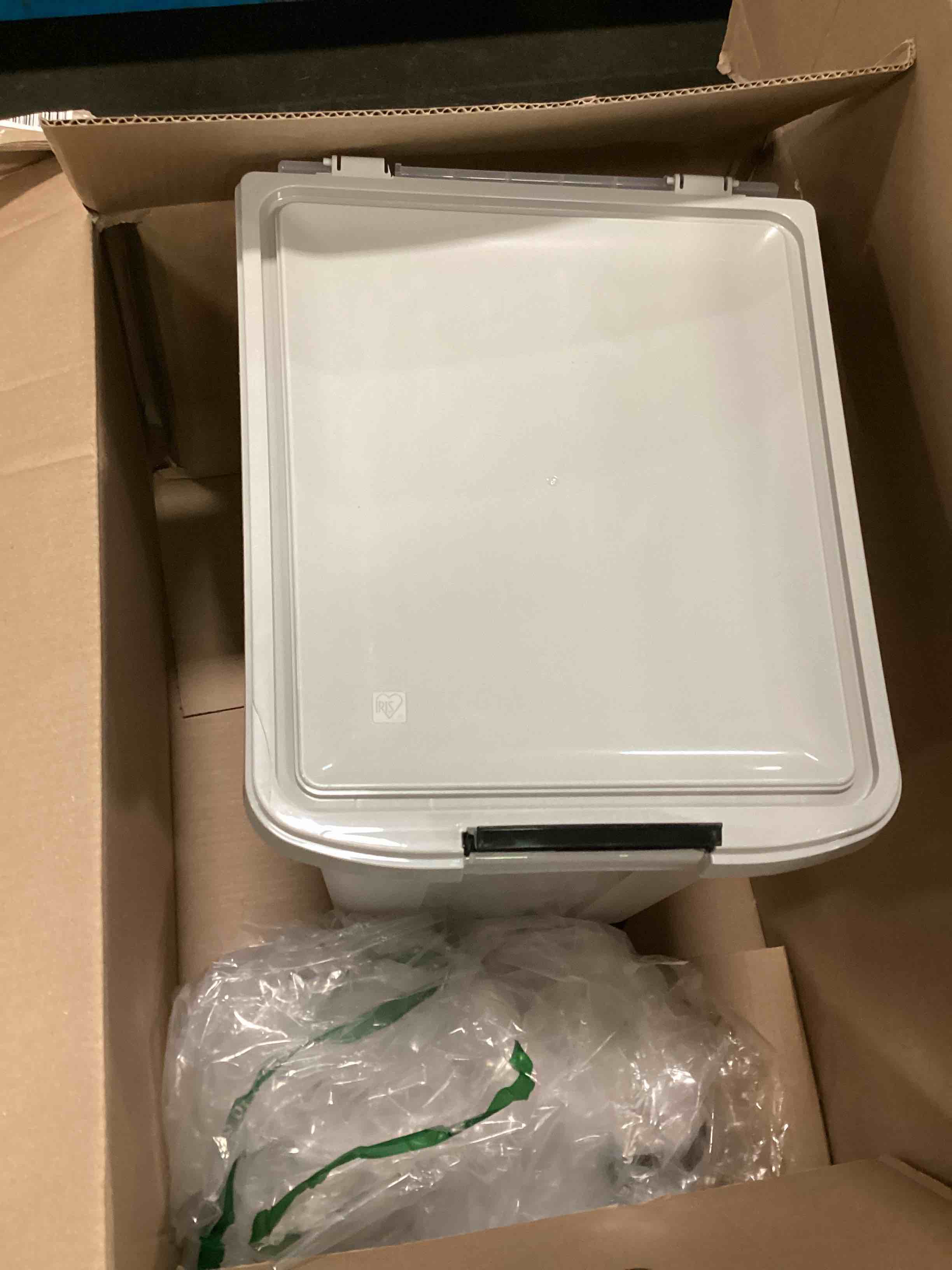 https://s3.amazonaws.com/lotting-images-prod/bidfta/RED6492020_1719627338227.jpeg
