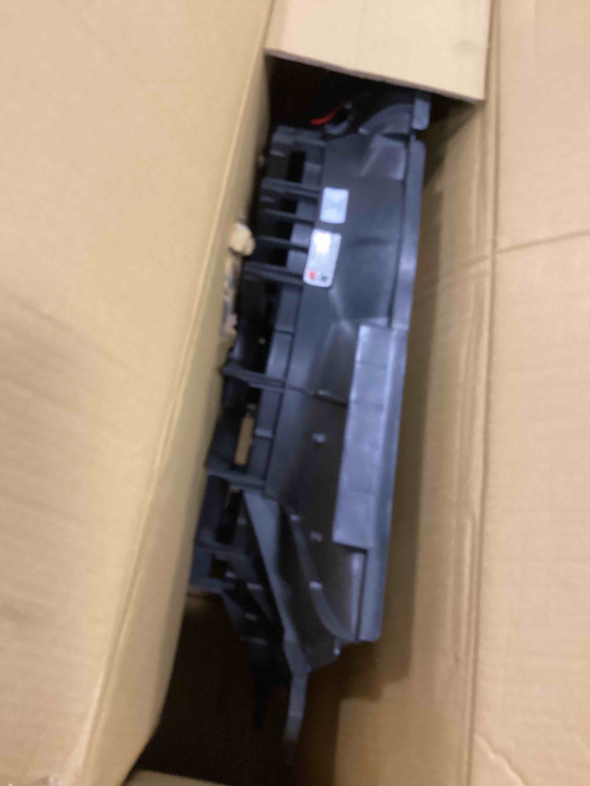 https://s3.amazonaws.com/lotting-images-prod/bidfta/RED6492238_1720068206597.jpeg