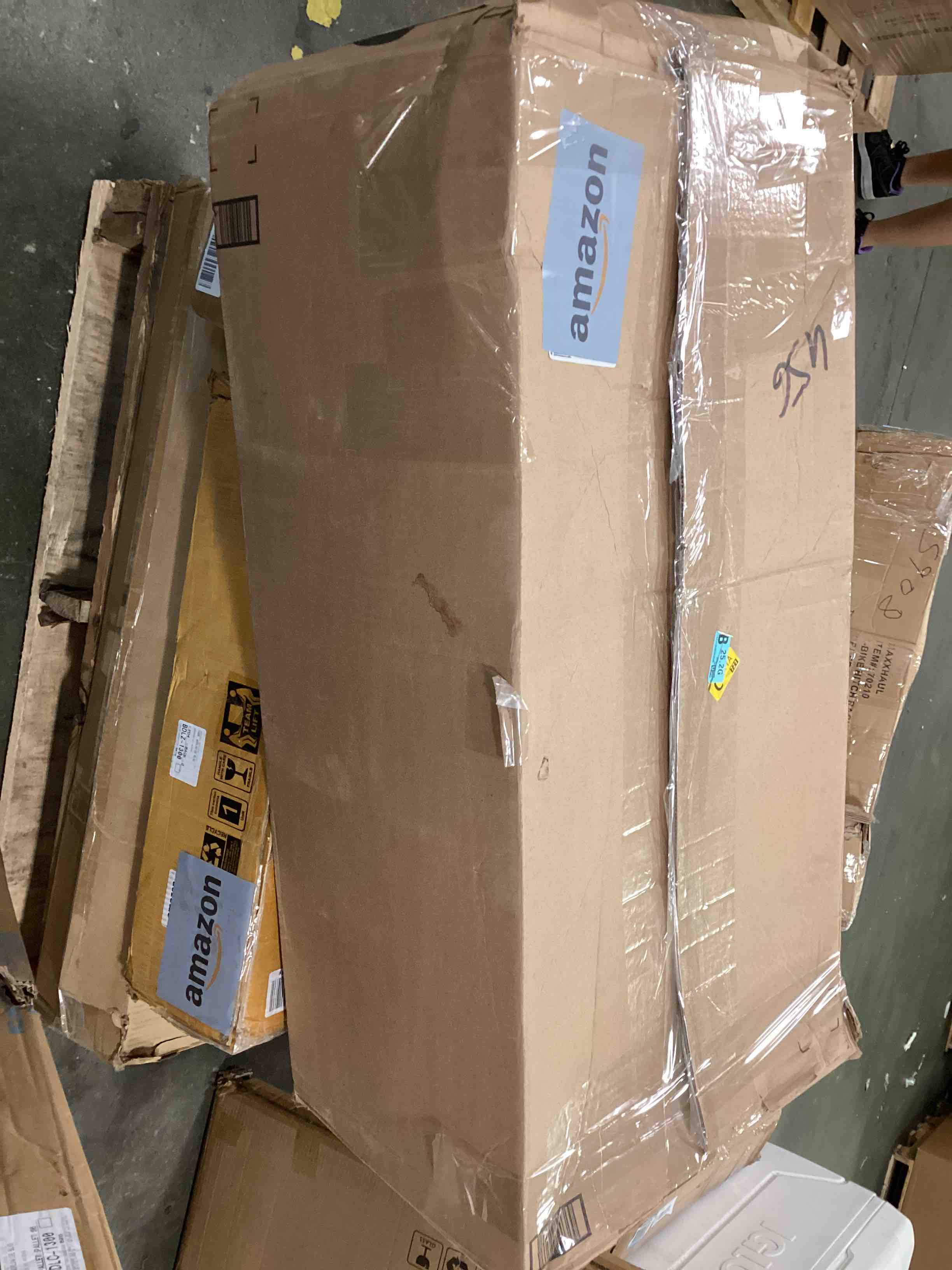https://s3.amazonaws.com/lotting-images-prod/bidfta/RED6492398_1720060492616.jpeg