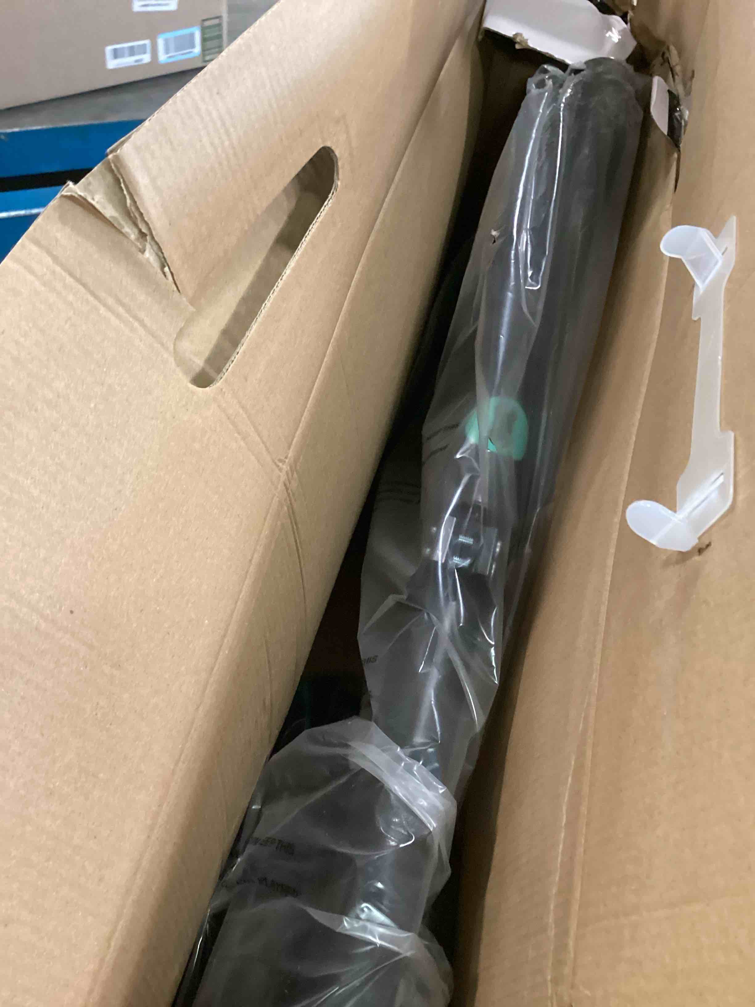 https://s3.amazonaws.com/lotting-images-prod/bidfta/RED6494621_1719229516259.jpeg