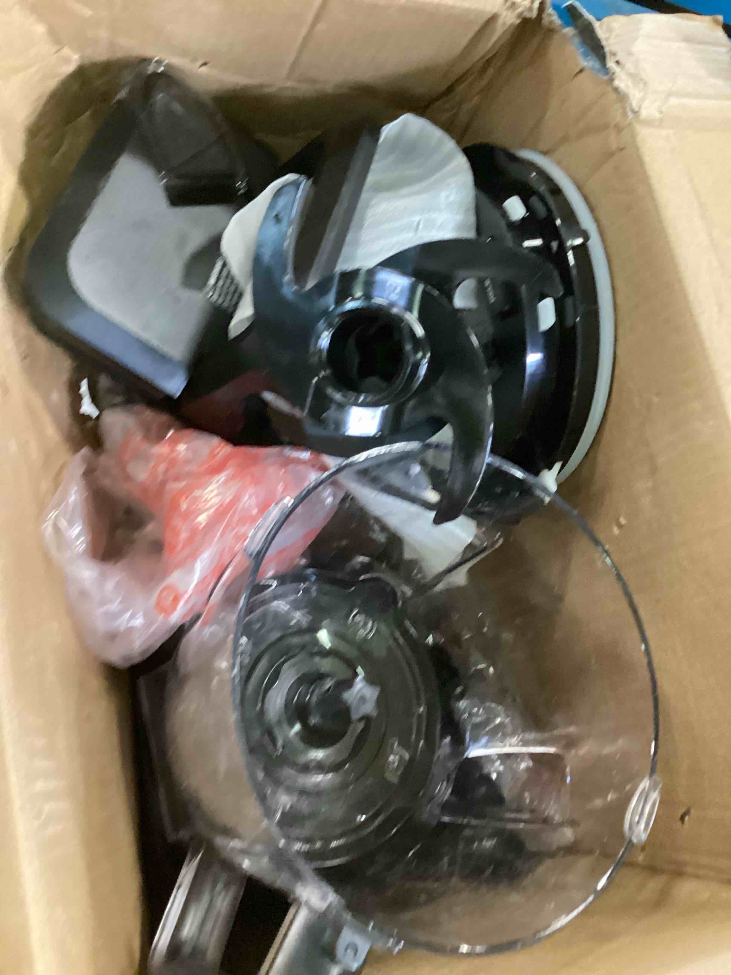 https://s3.amazonaws.com/lotting-images-prod/bidfta/RED6494738_1719244462653.jpeg