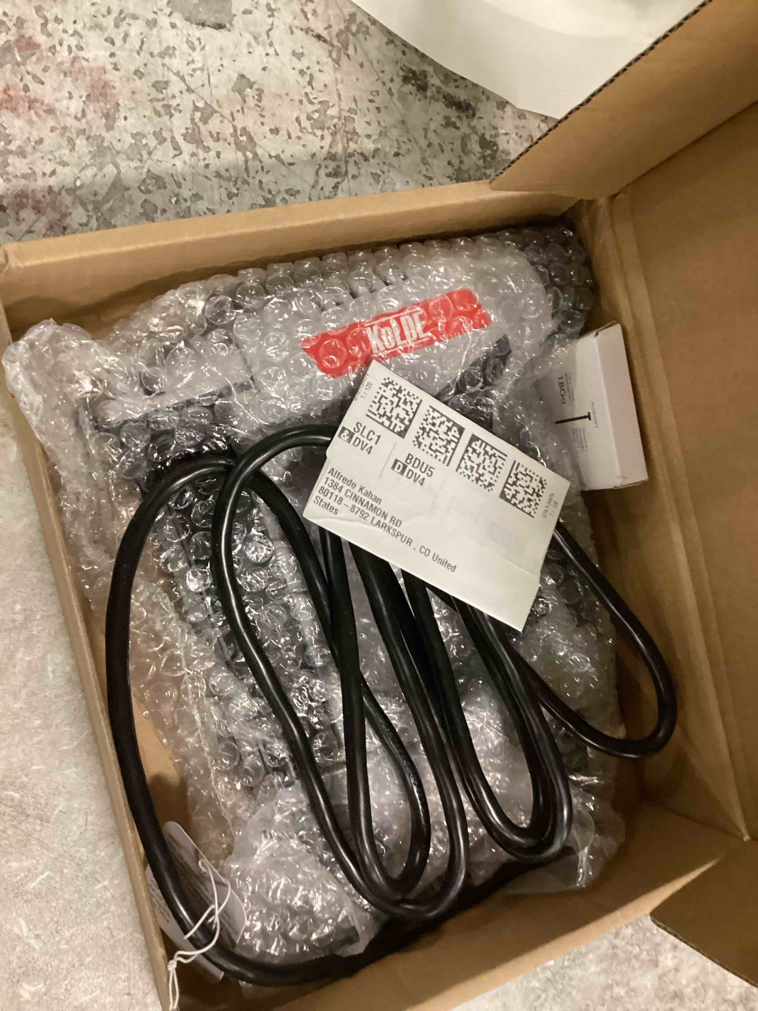 https://s3.amazonaws.com/lotting-images-prod/bidfta/RED6495699_1719339507963.jpeg