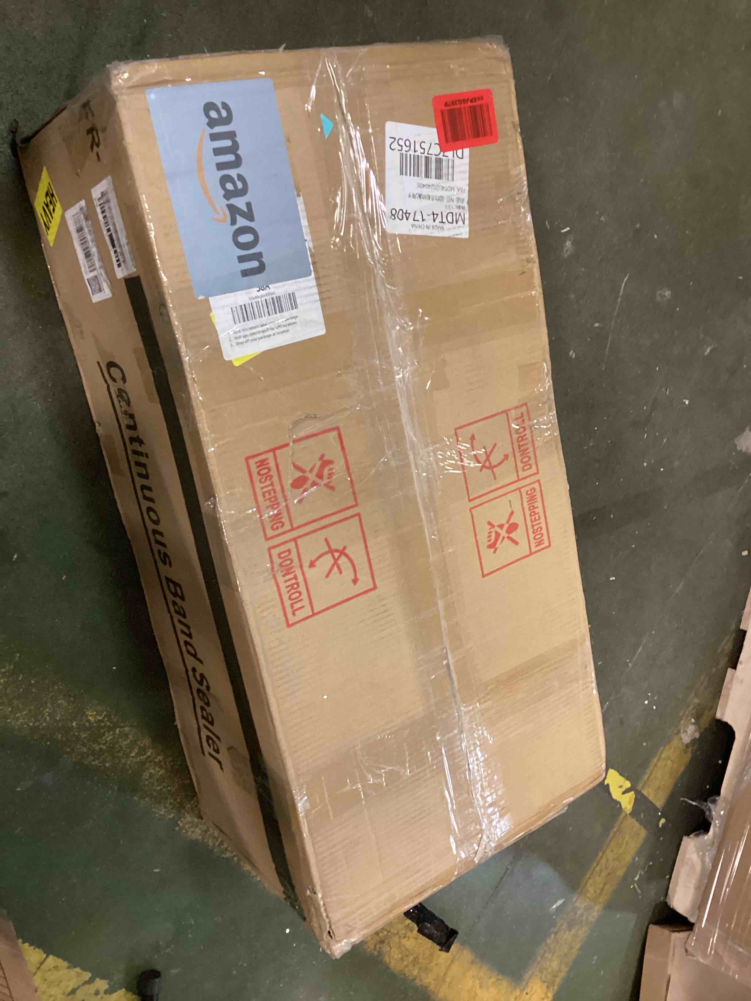 https://s3.amazonaws.com/lotting-images-prod/bidfta/RED6495936_1719424049422.jpeg