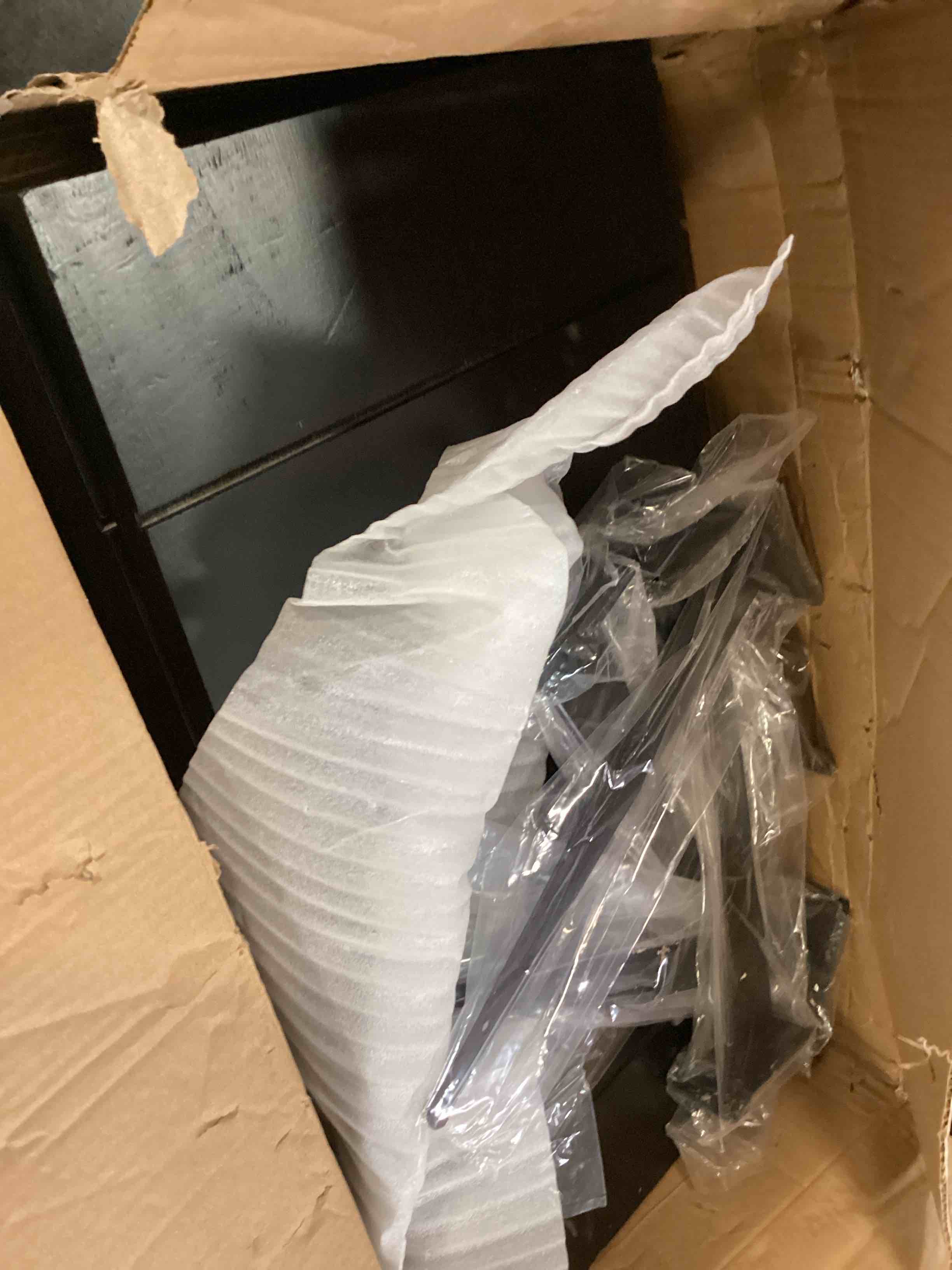 https://s3.amazonaws.com/lotting-images-prod/bidfta/RED6498850_1718825097284.jpeg