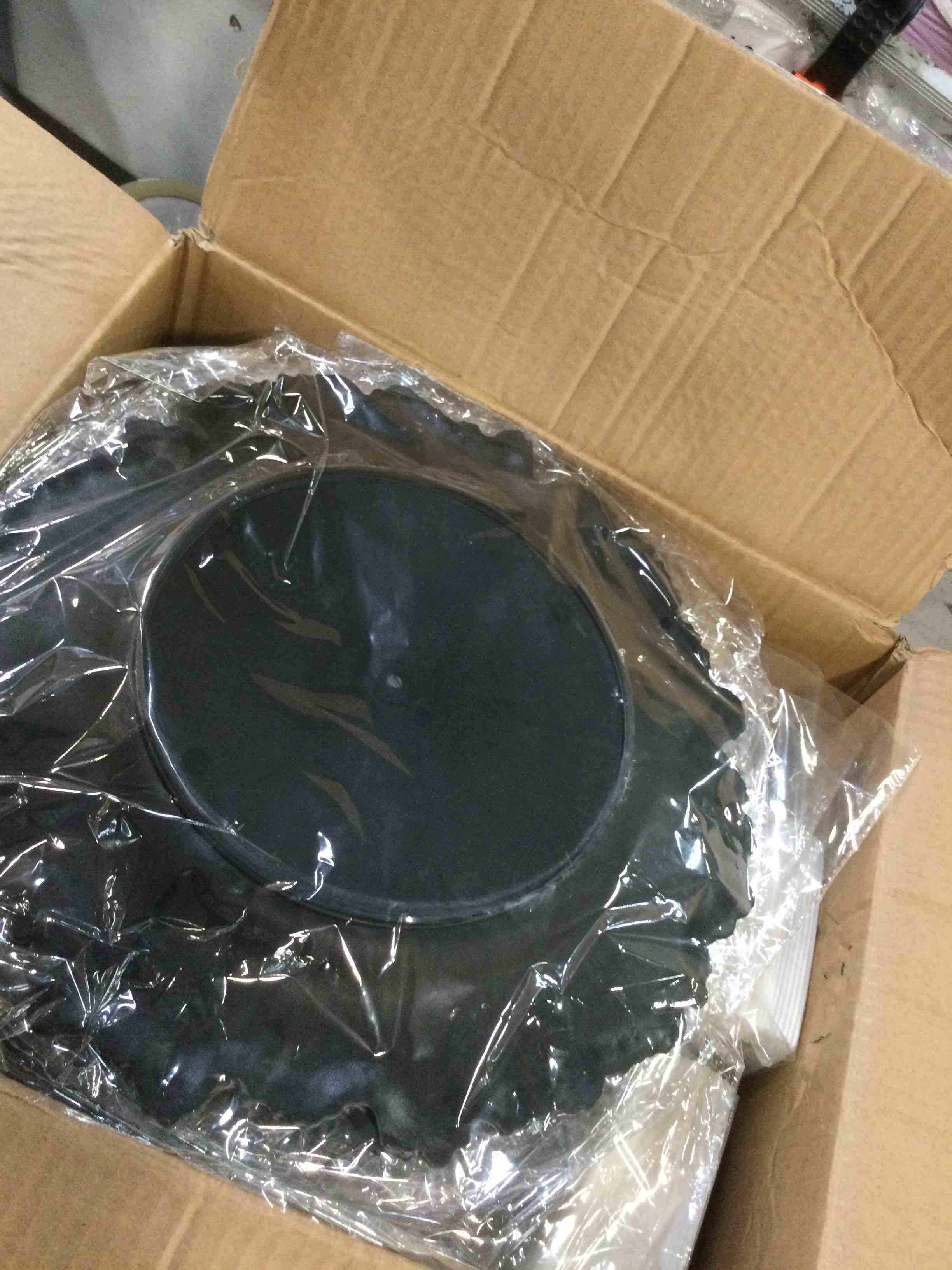 https://s3.amazonaws.com/lotting-images-prod/bidfta/RED6499450_1719072846285.jpeg