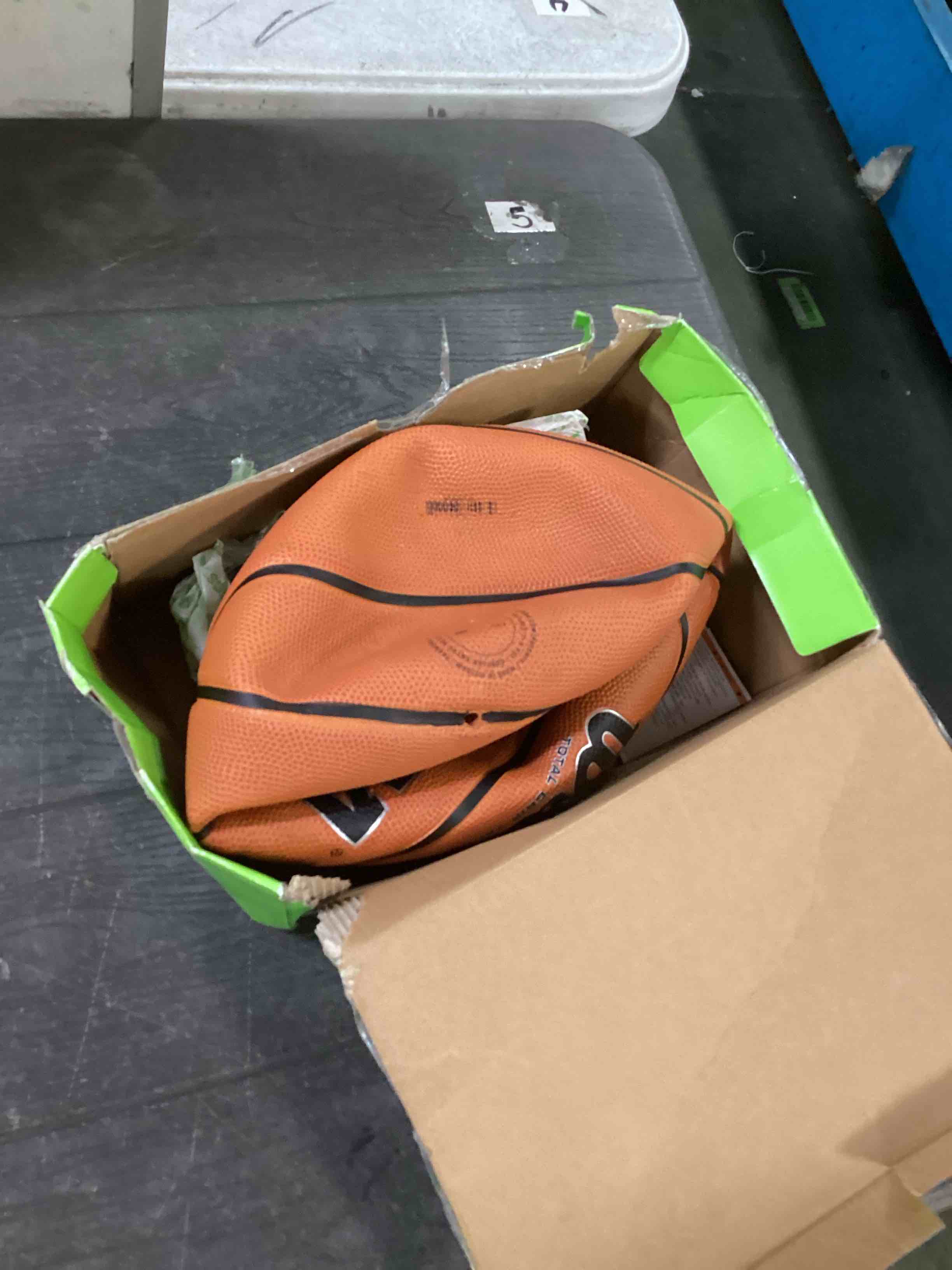 https://s3.amazonaws.com/lotting-images-prod/bidfta/RED6499555_1719236278558.jpeg