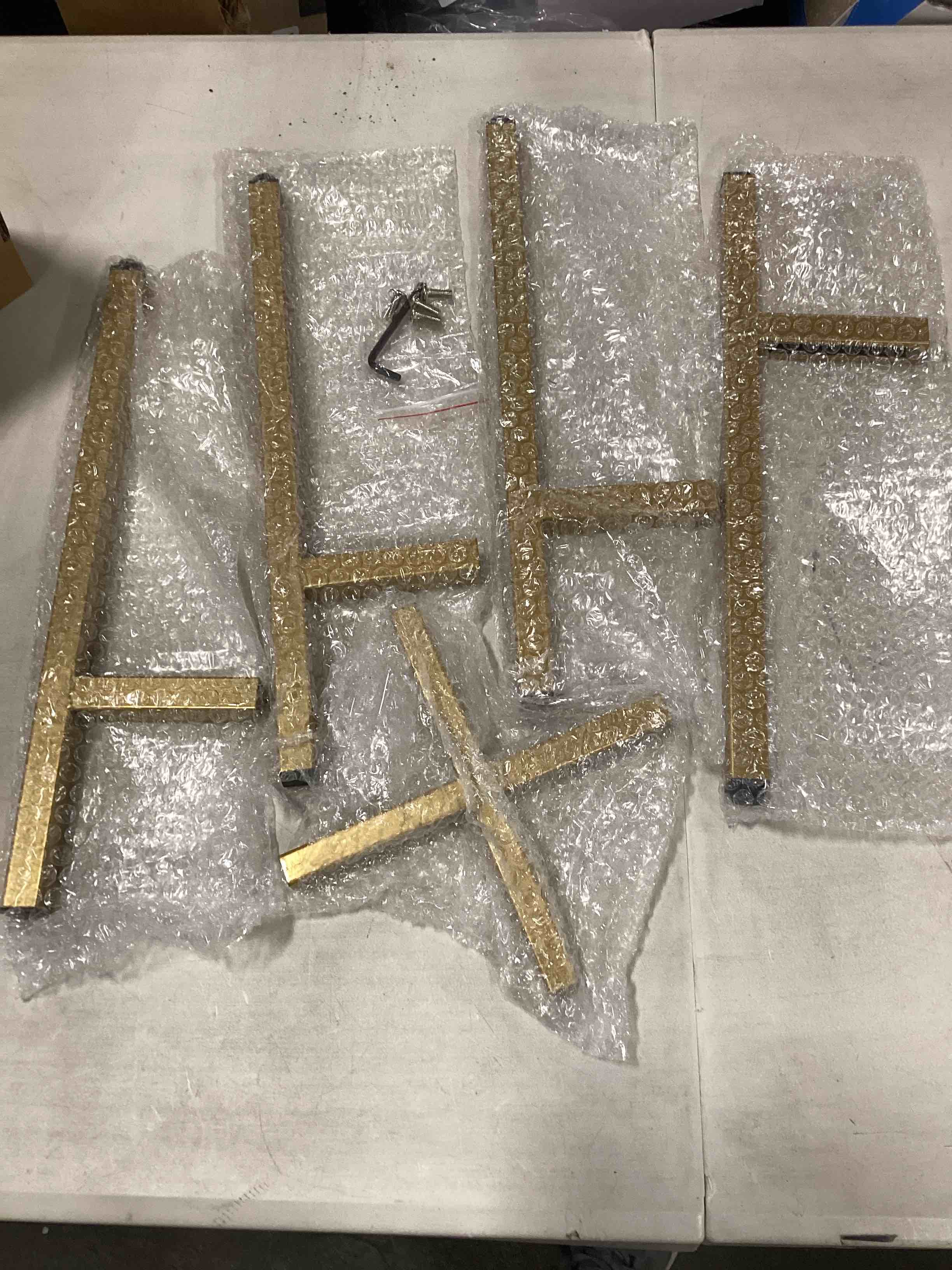 https://s3.amazonaws.com/lotting-images-prod/bidfta/RED6502841_1716637680205.jpeg
