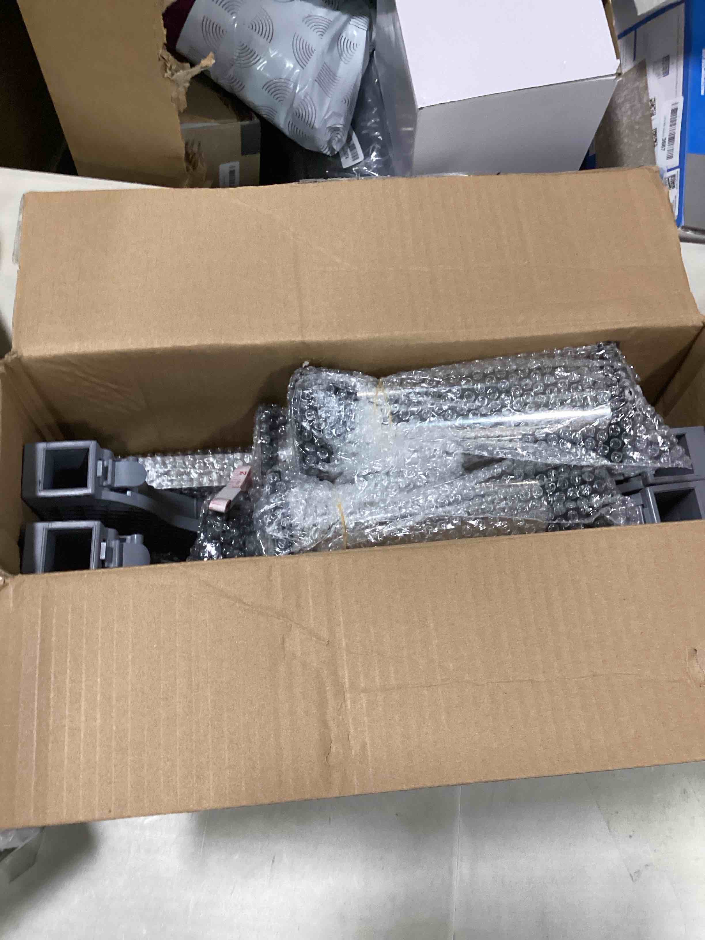 https://s3.amazonaws.com/lotting-images-prod/bidfta/RED6502844_1716638155621.jpeg