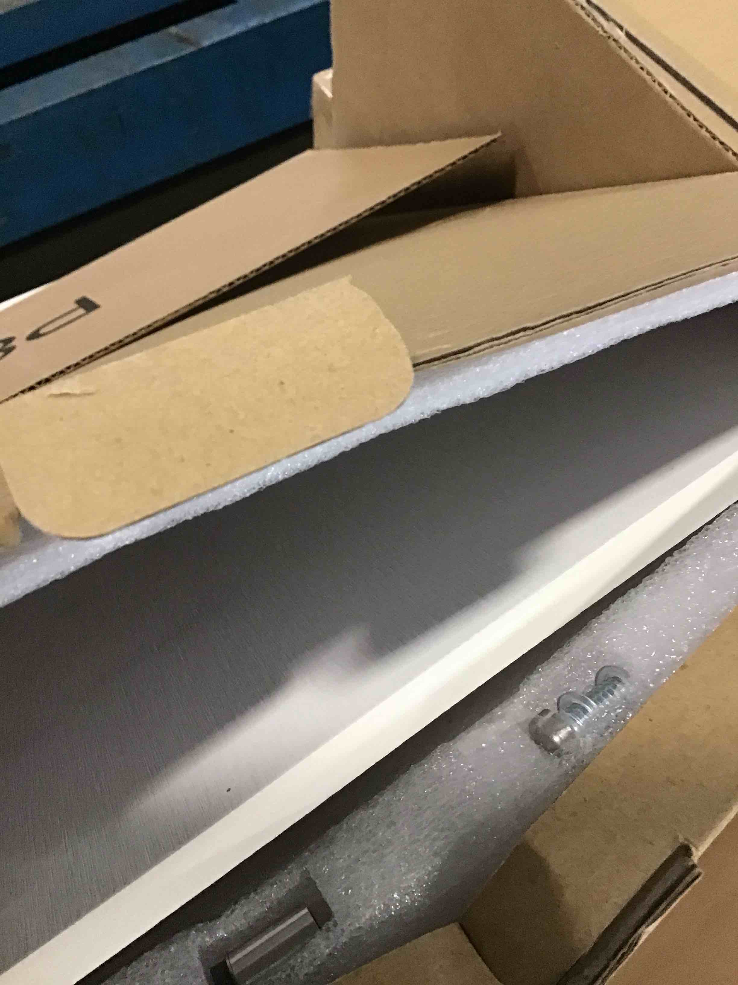 https://s3.amazonaws.com/lotting-images-prod/bidfta/RED6506186_1716390201242.jpeg