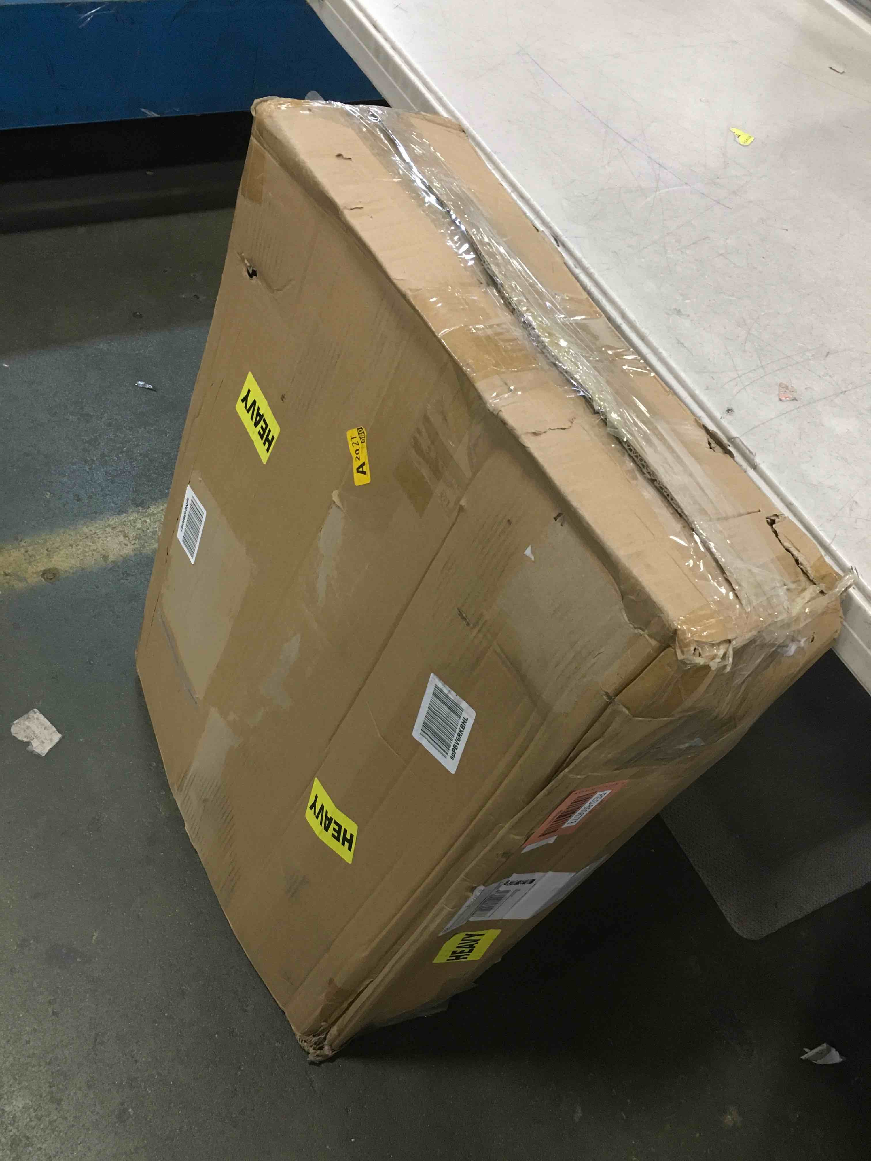 https://s3.amazonaws.com/lotting-images-prod/bidfta/RED6506773_1716994932693.jpeg