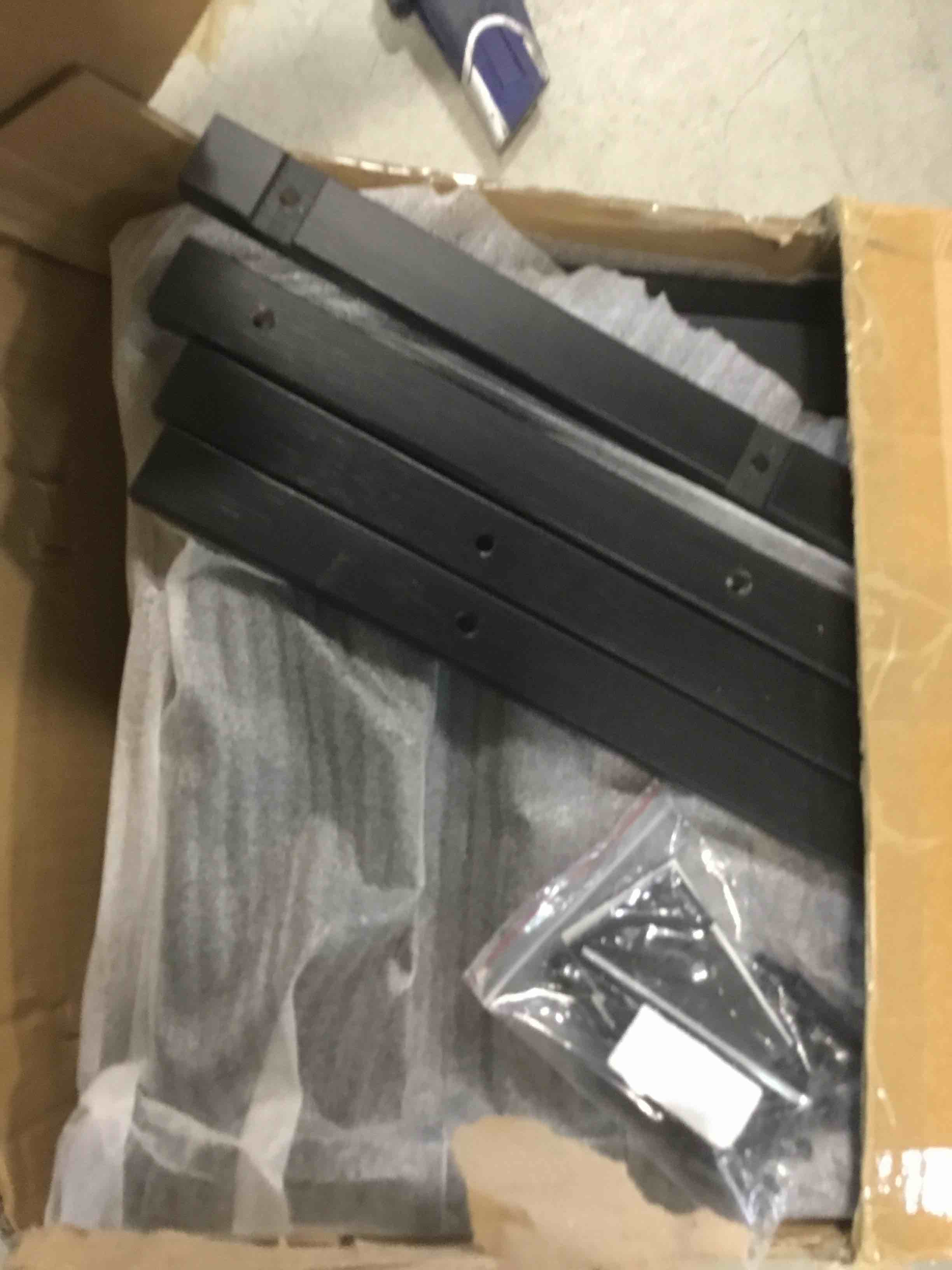 https://s3.amazonaws.com/lotting-images-prod/bidfta/RED6506962_1717073029997.jpeg