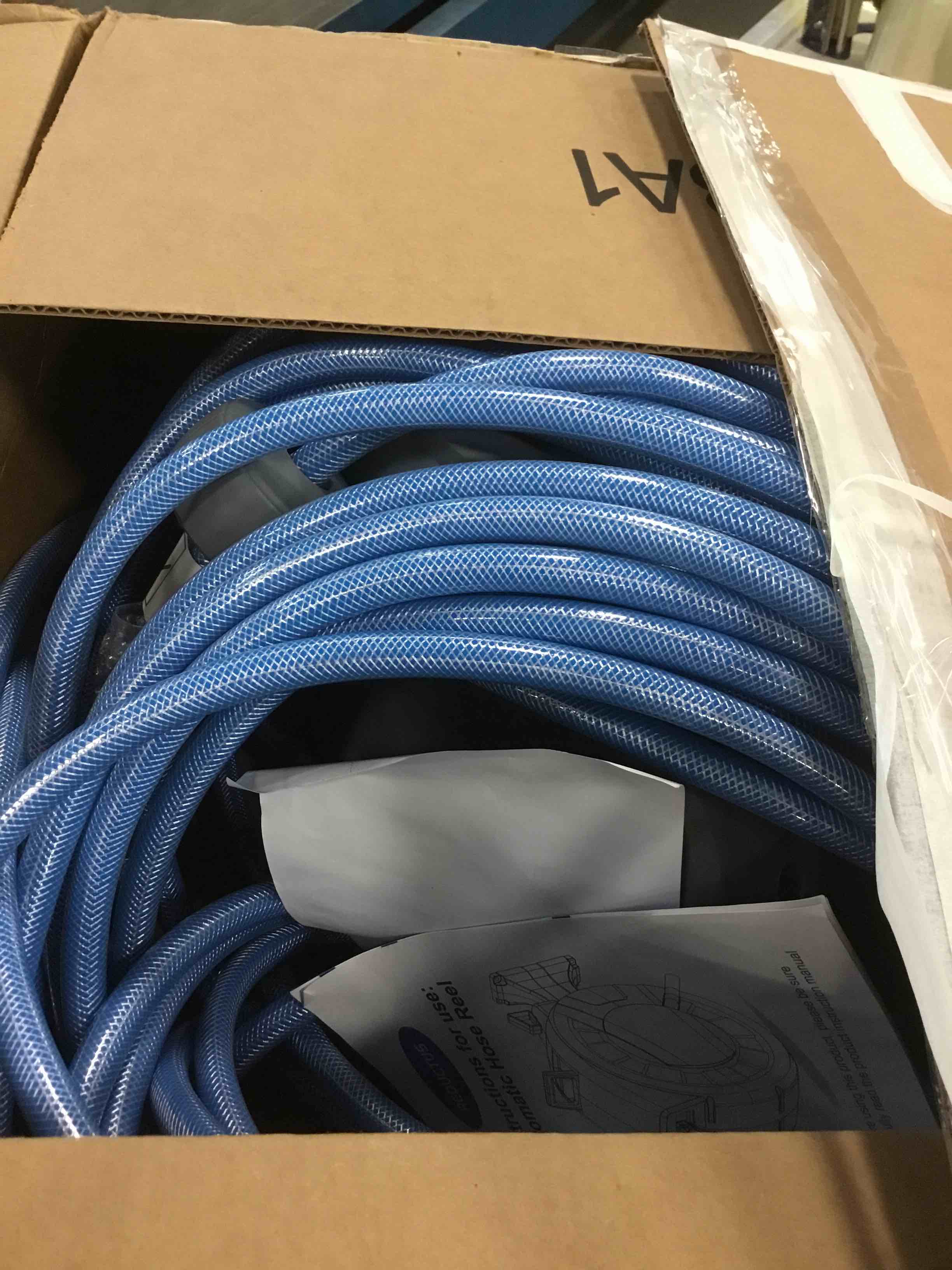 https://s3.amazonaws.com/lotting-images-prod/bidfta/RED6507425_1717184630608.jpeg